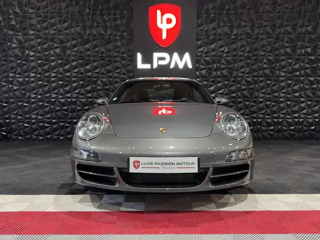 Porsche 911 view 2