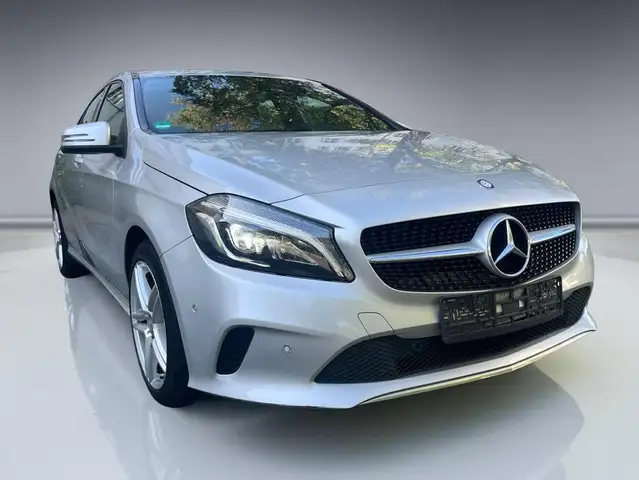 Mercedes-Benz A 200 A-Klasse d 7G-DCT Urban*NAVI*LED
