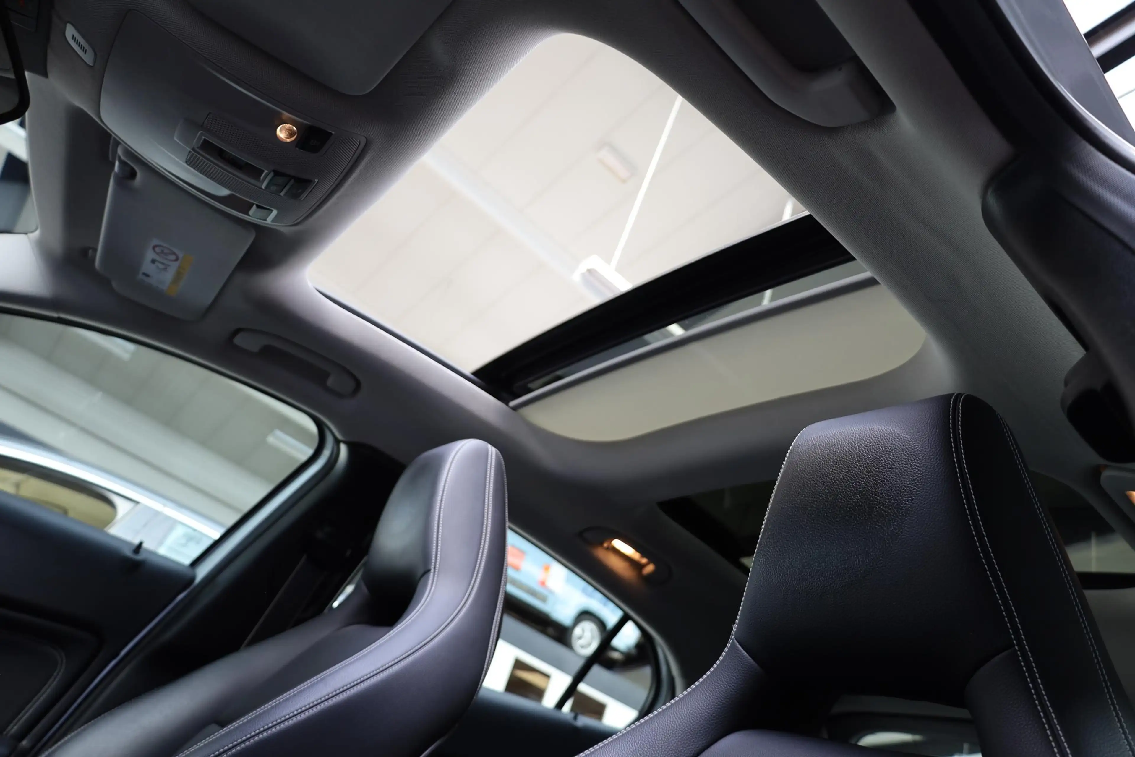 Mercedes-Benz GLA 180 AMG Night Upgrade PANO TREKHAAK-AFN LEER STOELVERW — photo 12