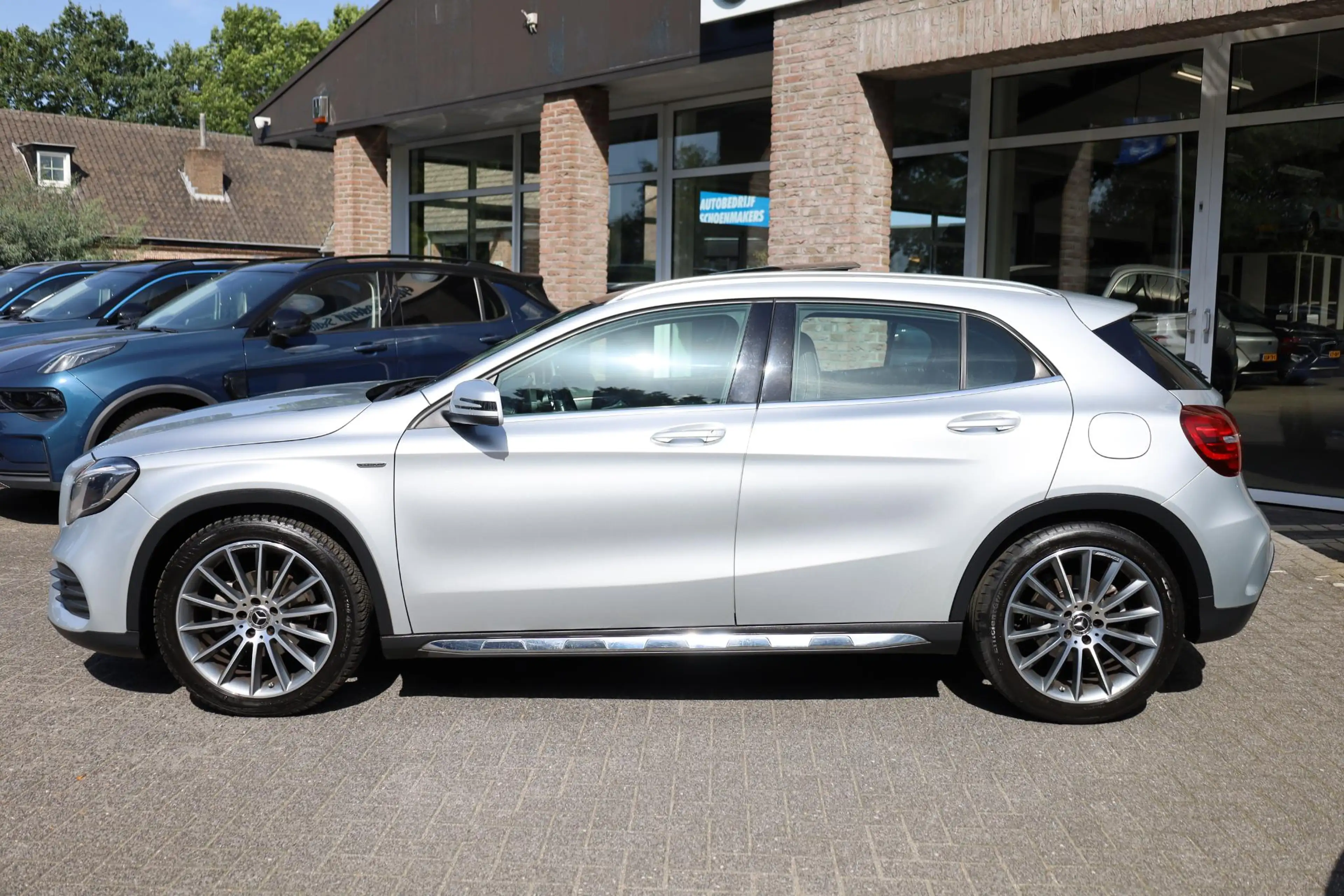 Mercedes-Benz GLA 180 AMG Night Upgrade PANO TREKHAAK-AFN LEER STOELVERW — photo 3