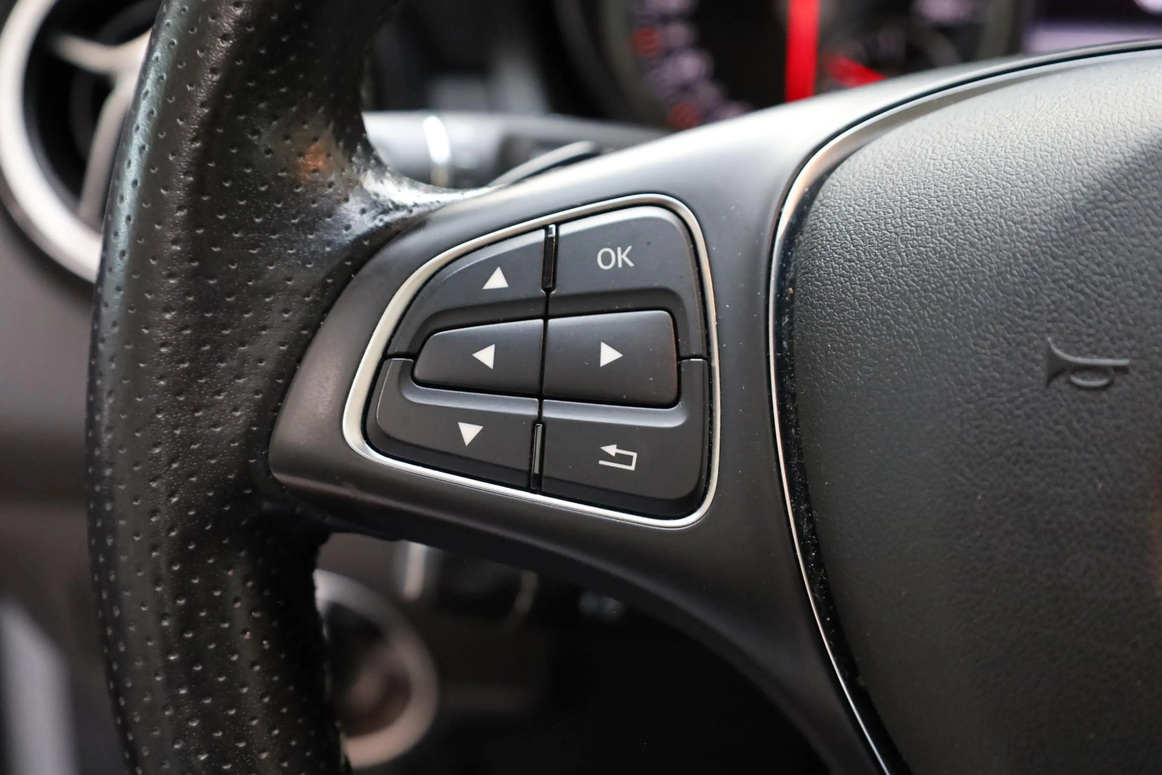 Mercedes-Benz GLA 180 AMG Night Upgrade PANO TREKHAAK-AFN LEER STOELVERW — photo 16