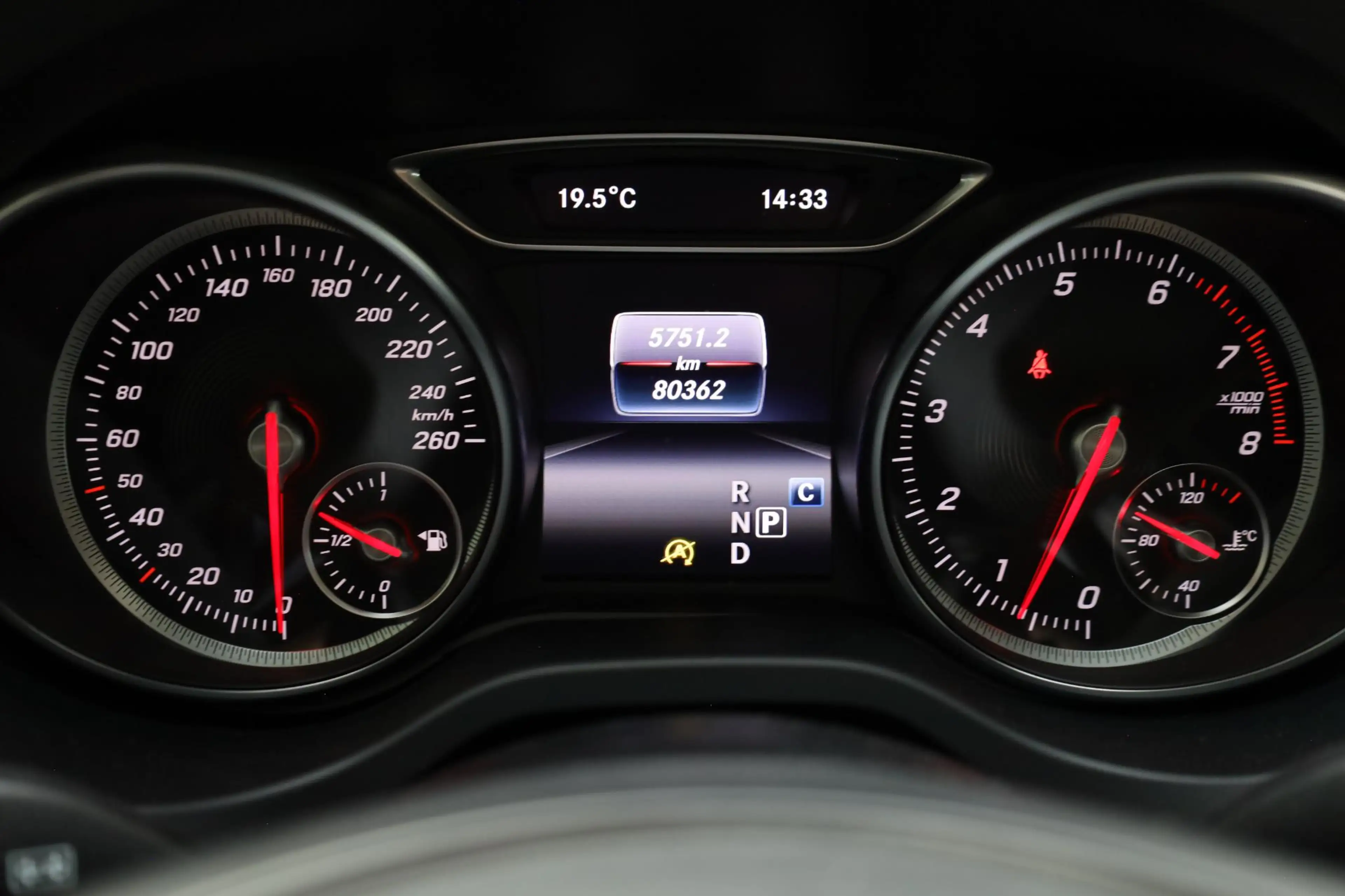 Mercedes-Benz GLA 180 AMG Night Upgrade PANO TREKHAAK-AFN LEER STOELVERW — photo 21