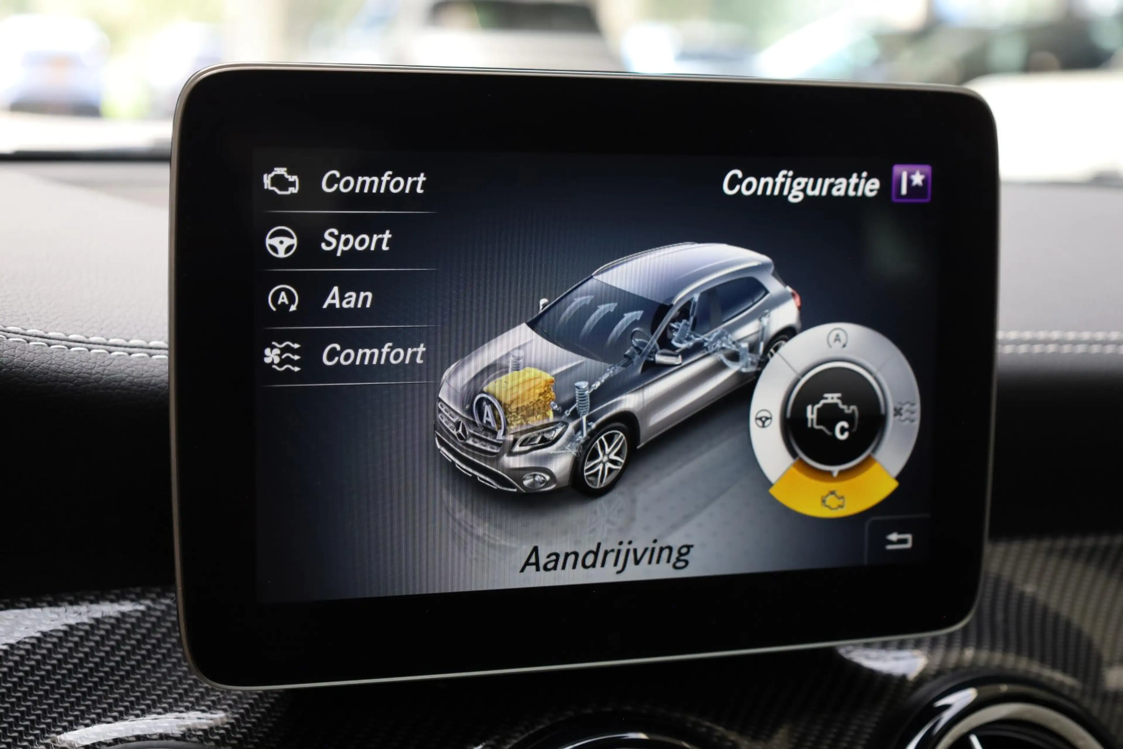 Mercedes-Benz GLA 180 AMG Night Upgrade PANO TREKHAAK-AFN LEER STOELVERW — photo 31