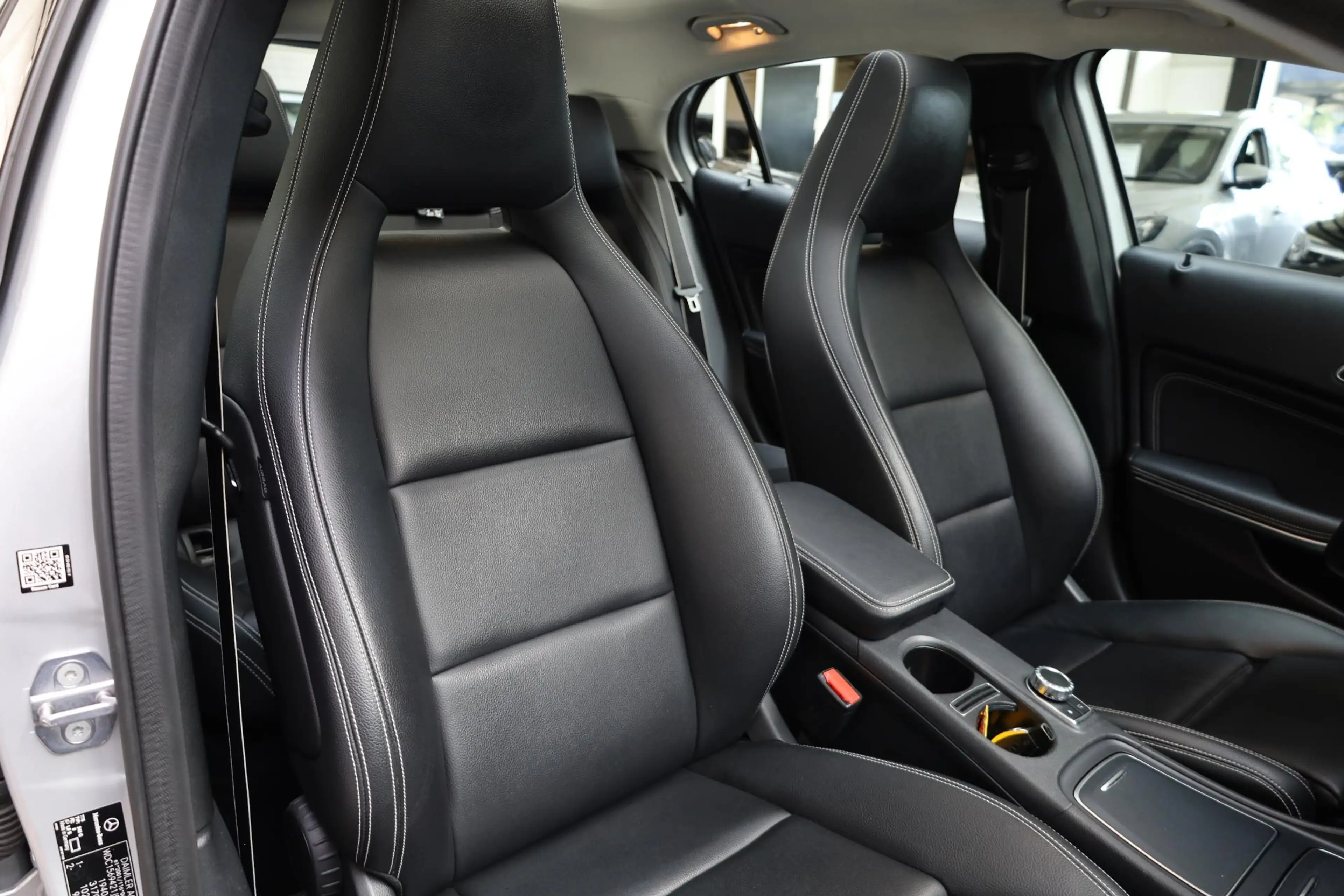 Mercedes-Benz GLA 180 AMG Night Upgrade PANO TREKHAAK-AFN LEER STOELVERW — photo 9