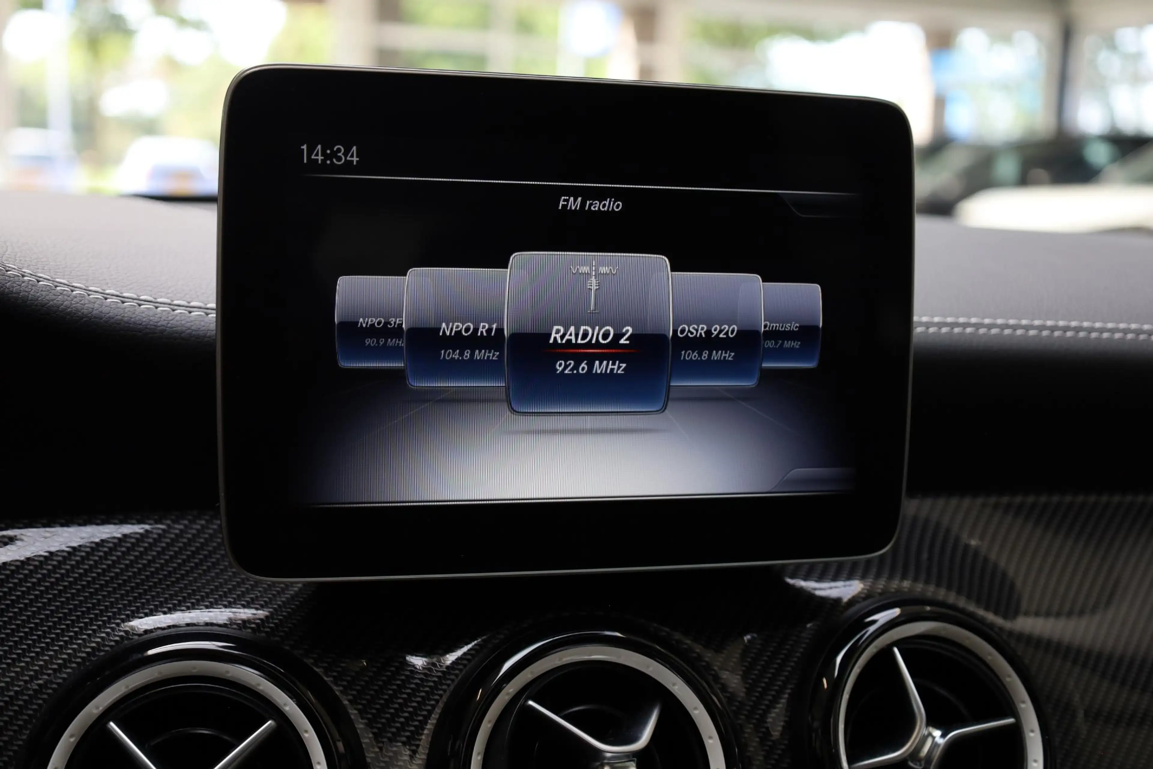 Mercedes-Benz GLA 180 AMG Night Upgrade PANO TREKHAAK-AFN LEER STOELVERW — photo 29
