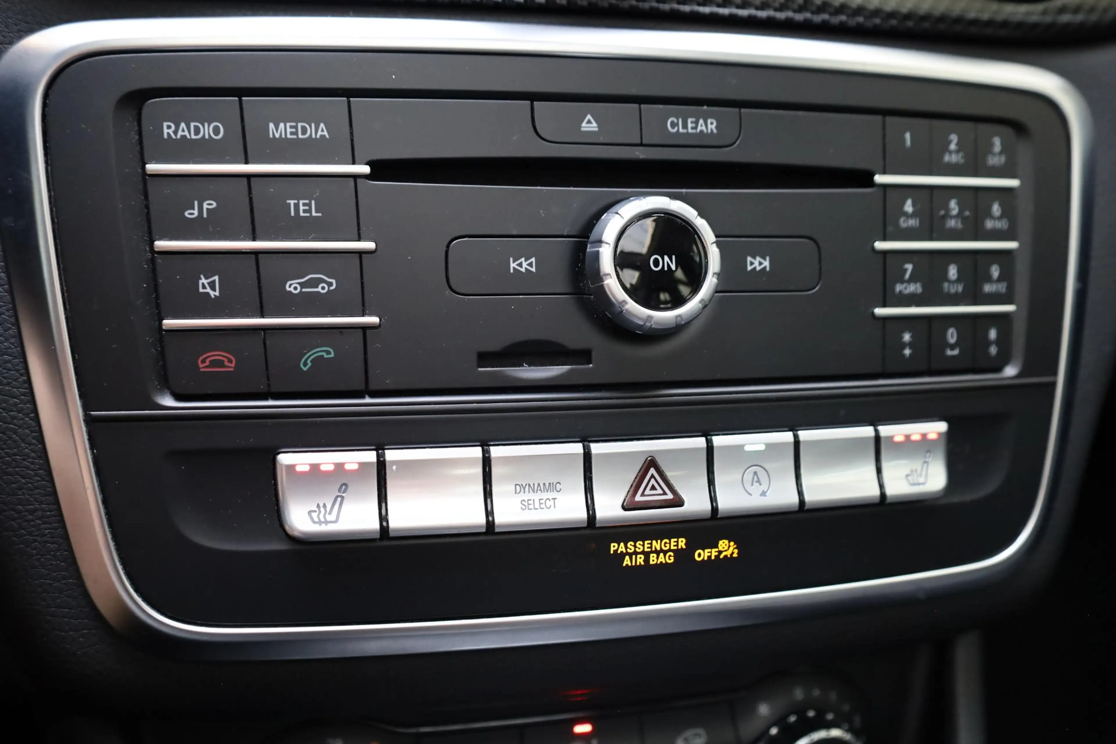 Mercedes-Benz GLA 180 AMG Night Upgrade PANO TREKHAAK-AFN LEER STOELVERW — photo 22