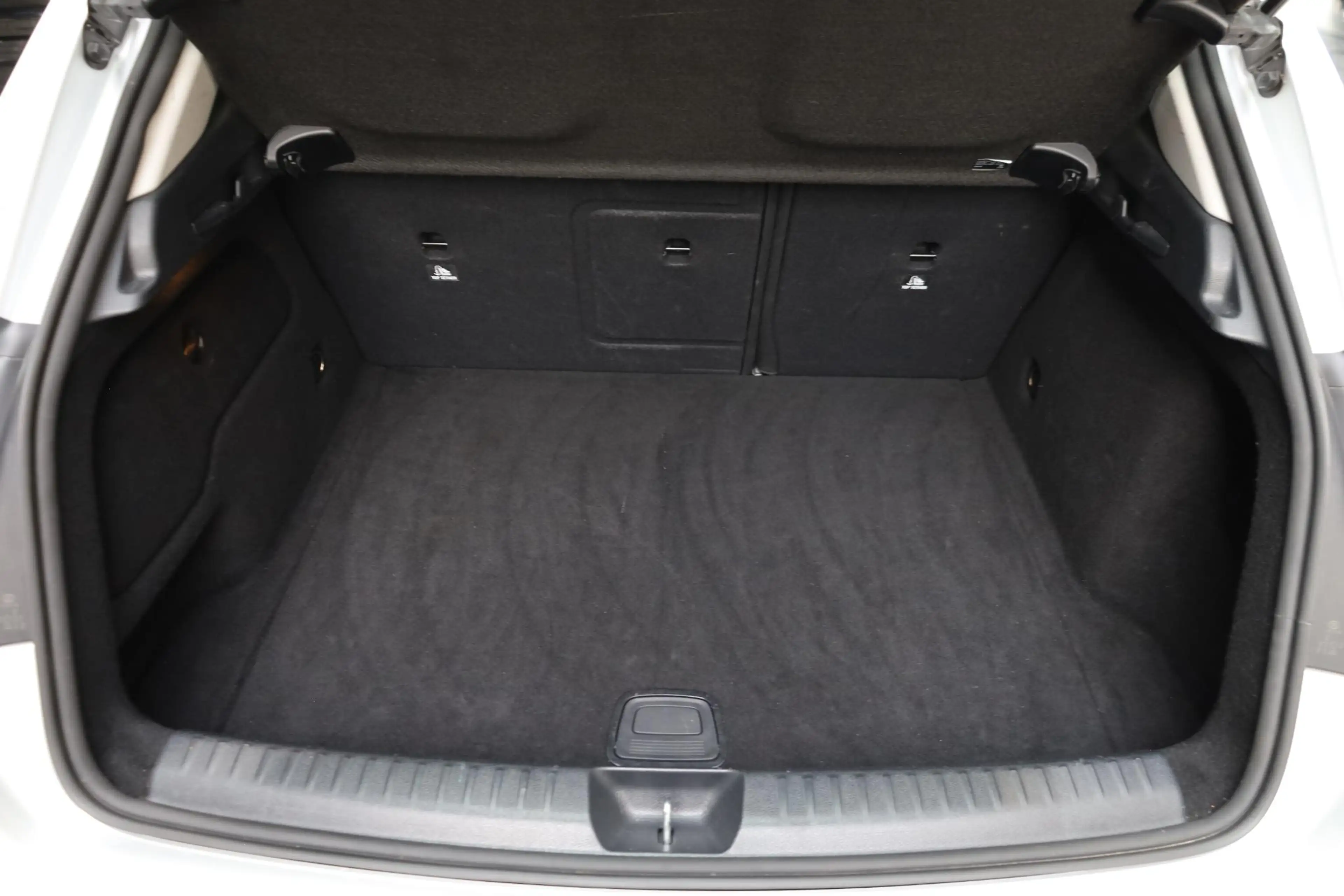 Mercedes-Benz GLA 180 AMG Night Upgrade PANO TREKHAAK-AFN LEER STOELVERW — photo 28