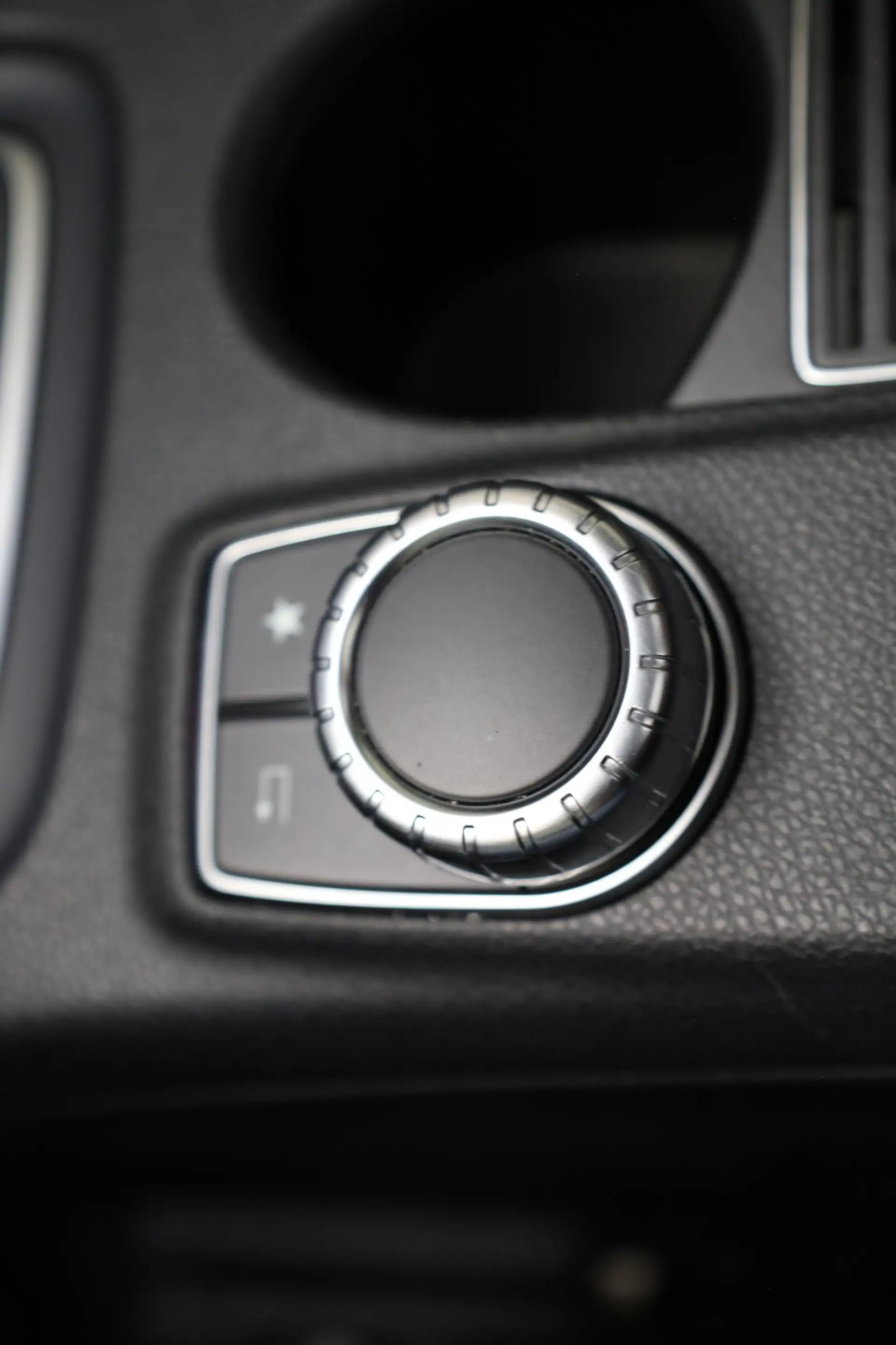 Mercedes-Benz GLA 180 AMG Night Upgrade PANO TREKHAAK-AFN LEER STOELVERW — photo 24
