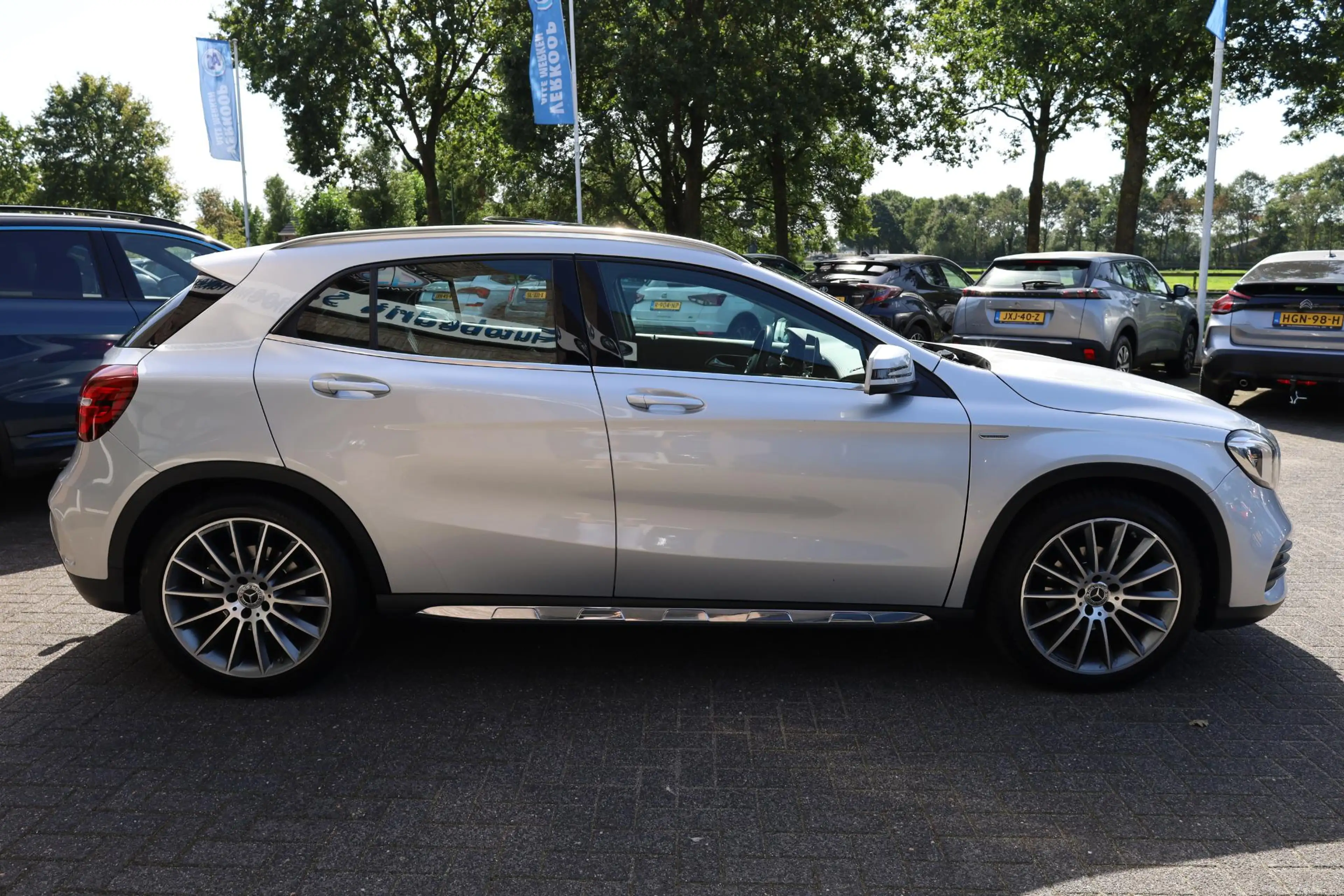 Mercedes-Benz GLA 180 AMG Night Upgrade PANO TREKHAAK-AFN LEER STOELVERW — photo 4
