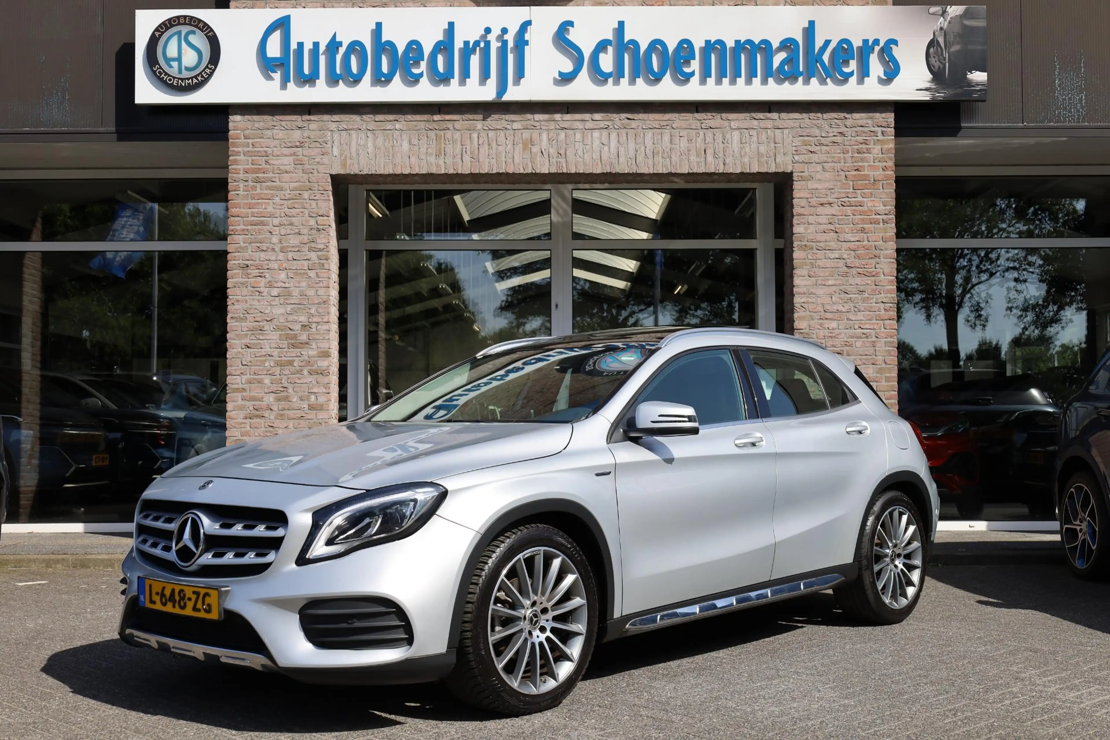 Mercedes-Benz GLA 180 AMG Night Upgrade PANO TREKHAAK-AFN LEER STOELVERW