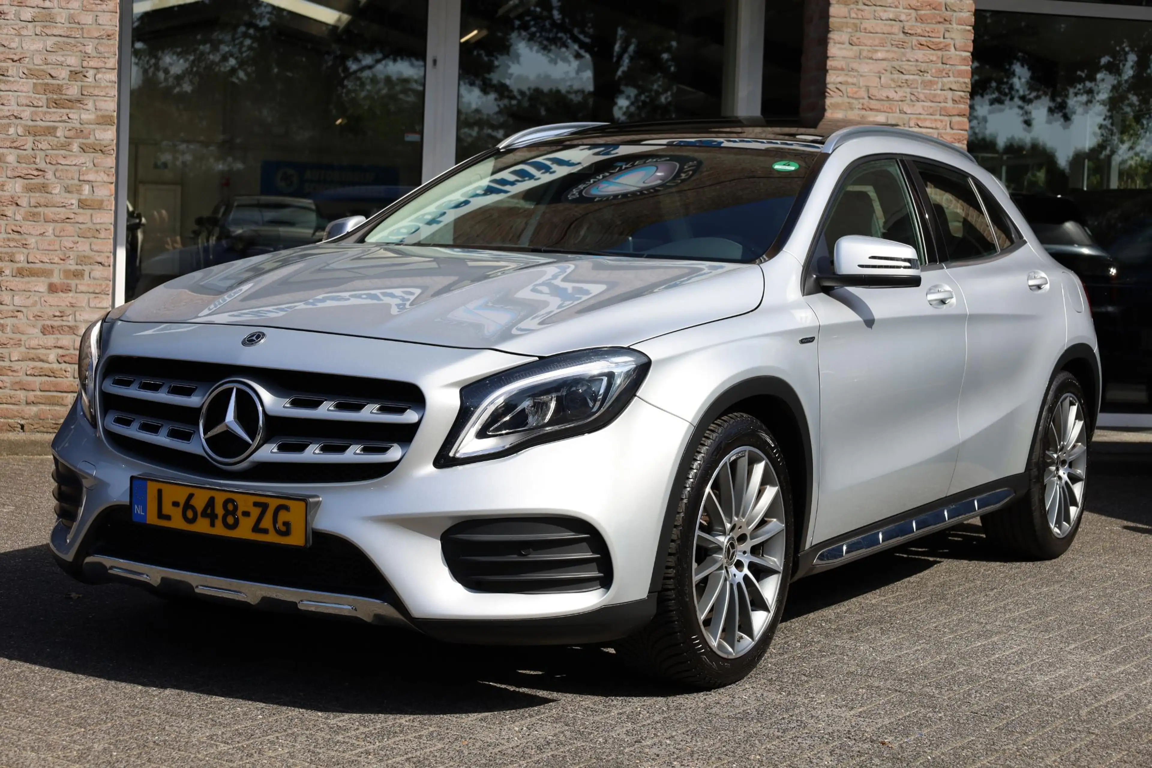 Mercedes-Benz GLA 180 AMG Night Upgrade PANO TREKHAAK-AFN LEER STOELVERW — photo 14