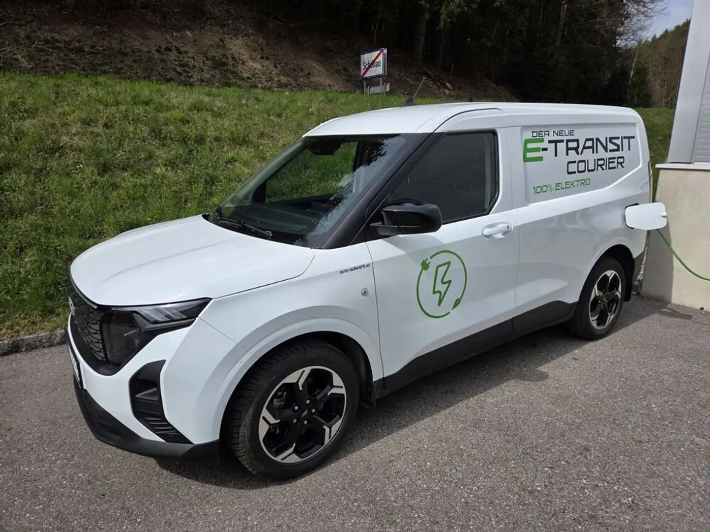 Ford Transit Courier E-Limited BEV Weiß - 1