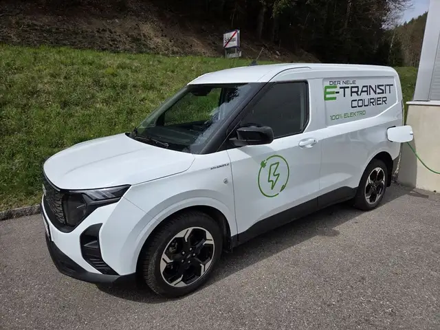 Ford Transit Courier E-Limited BEV