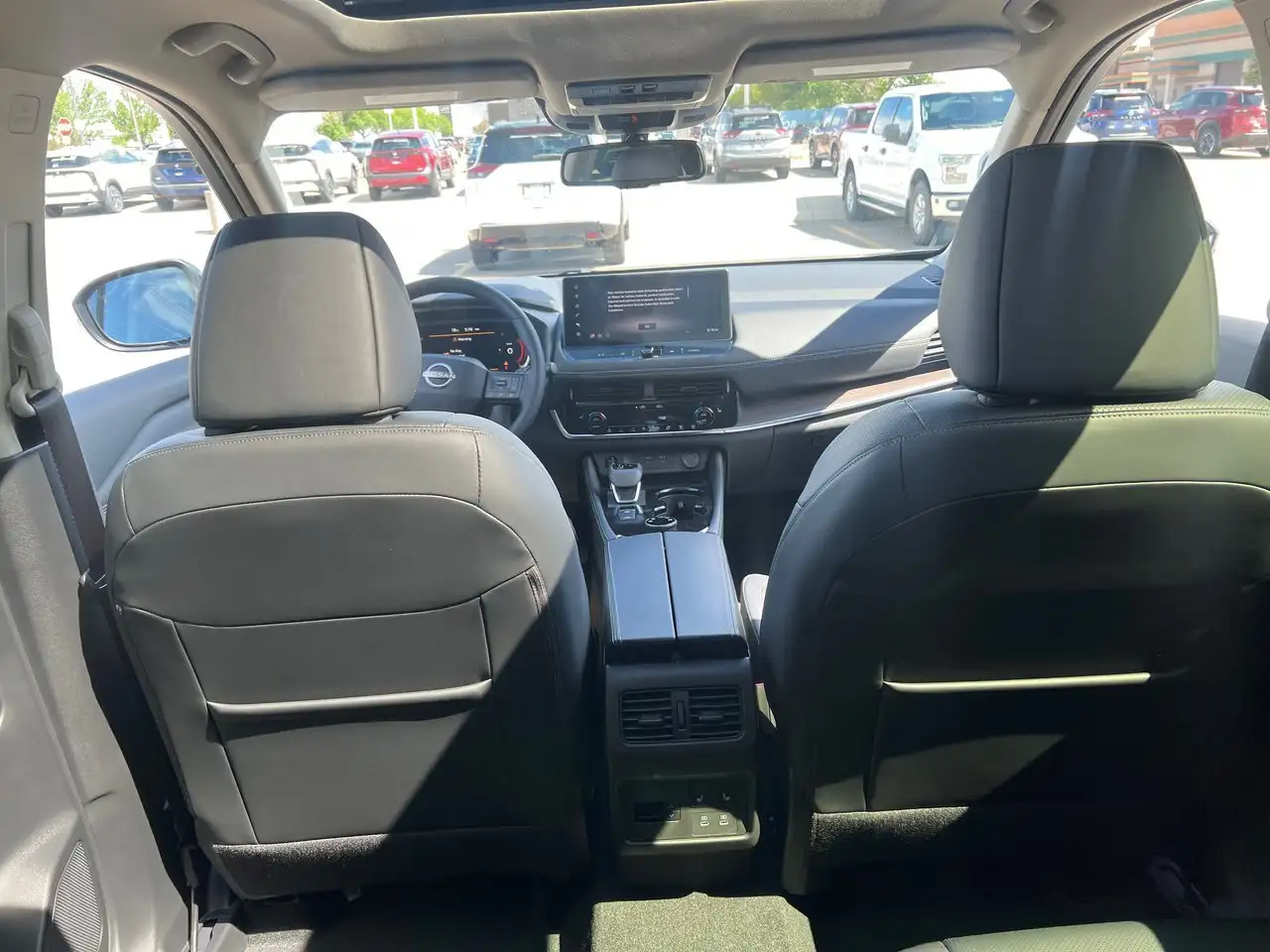 Nissan Rogue снимка Nissan Rogue