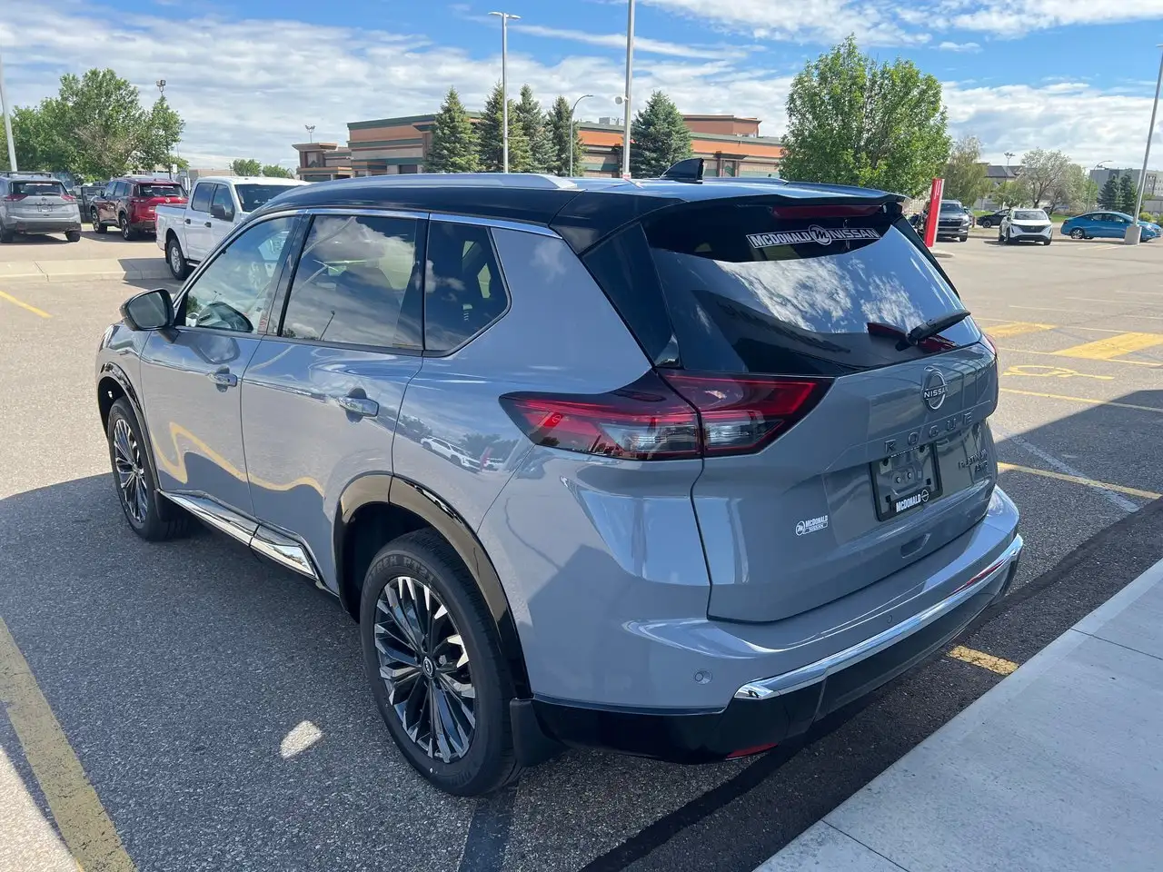 Nissan Rogue снимка Nissan Rogue