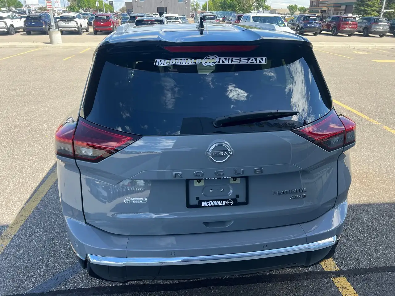 Nissan Rogue снимка Nissan Rogue