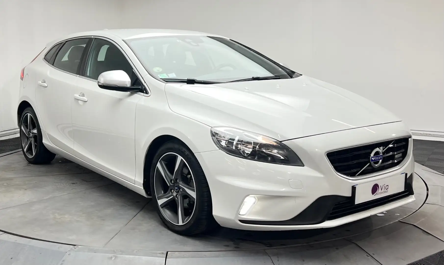 Volvo V40 D2 115 ch R-Design - Distrib Ok - Suivi Complet Blanc - 2