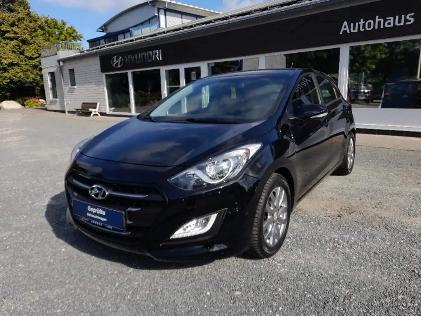 Hyundai i30 FL 5-1.4 Benzin M/T SoKo Navi Czarny - 1
