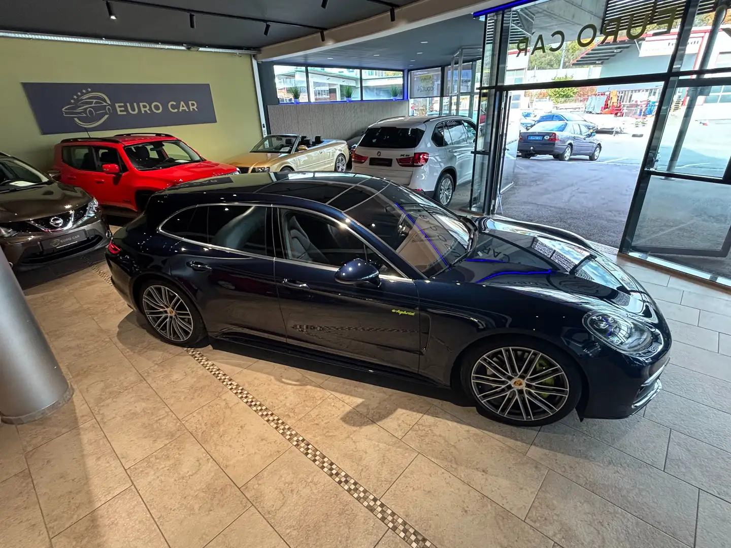 Porsche Panamera 4 E-Hybrid Blau - 2