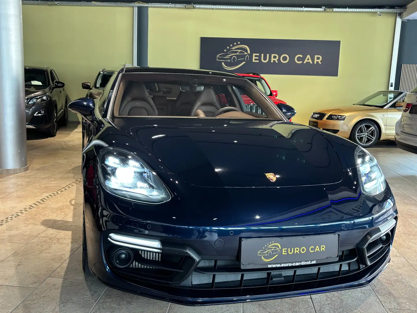Porsche Panamera 4 E-Hybrid Blau - 1