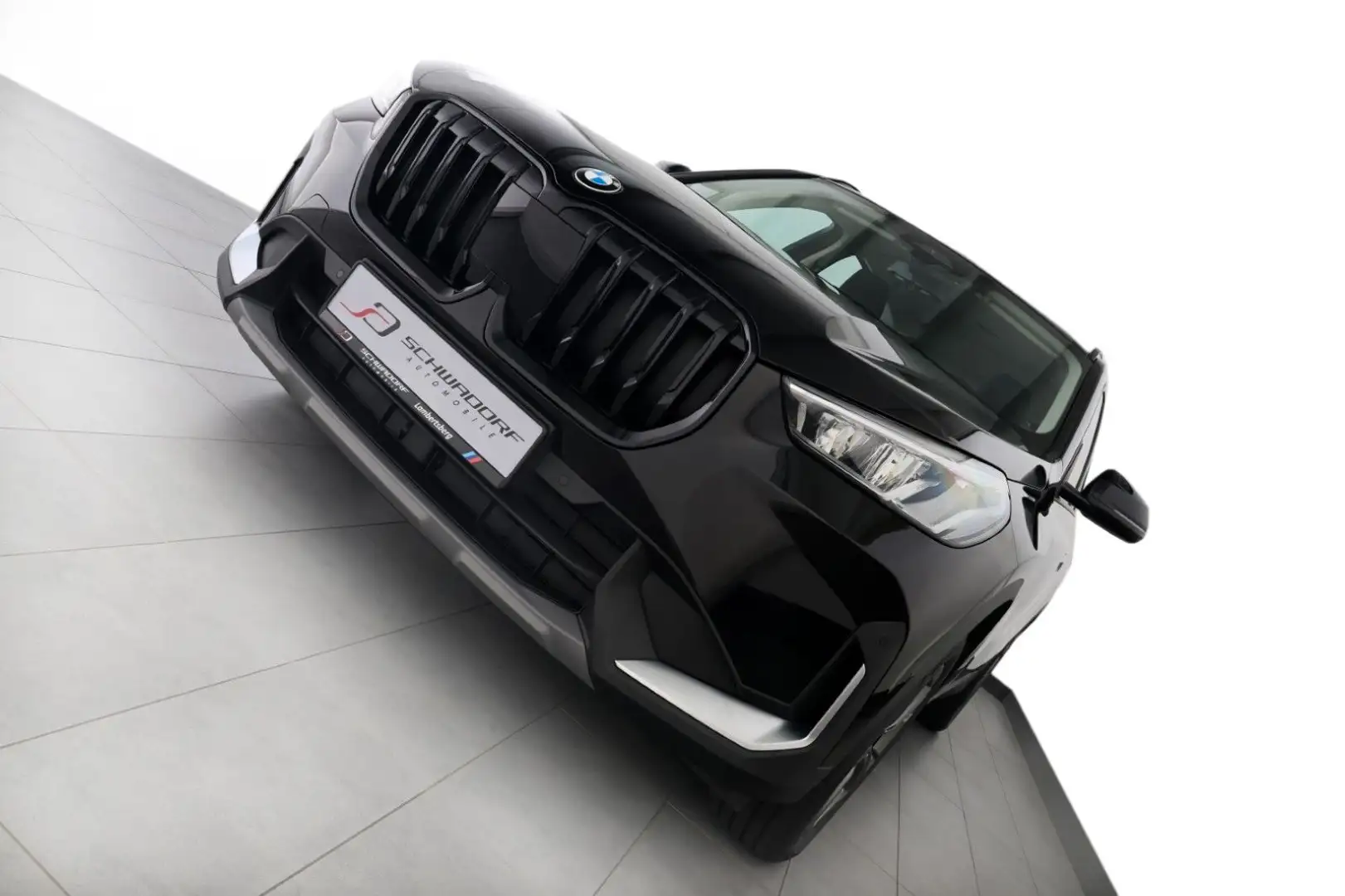 BMW X1 sDrive18d Parkassist RFK AHK 8-fach 1.Hand Schwarz - 2