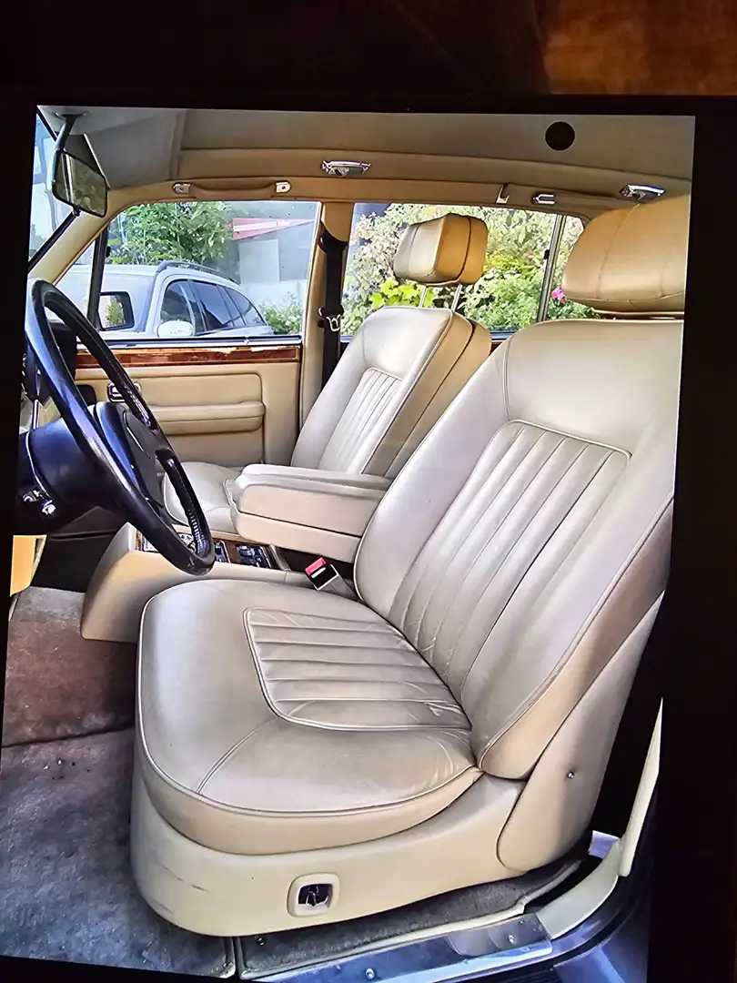 Rolls-Royce Silver Spur Esence Gold - 1