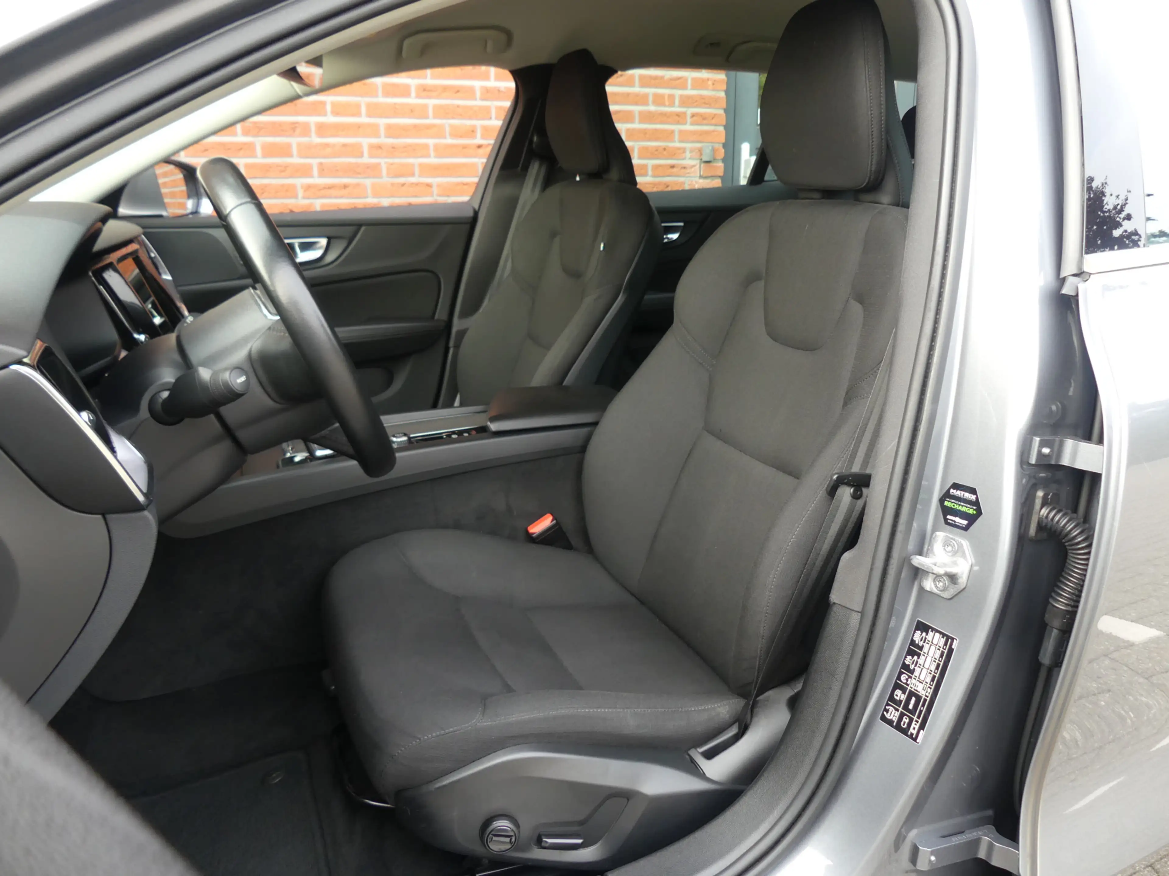 Volvo V60 2.0 B4 Momentum Trekhaak/LED/PDC/Navigatie — photo 5