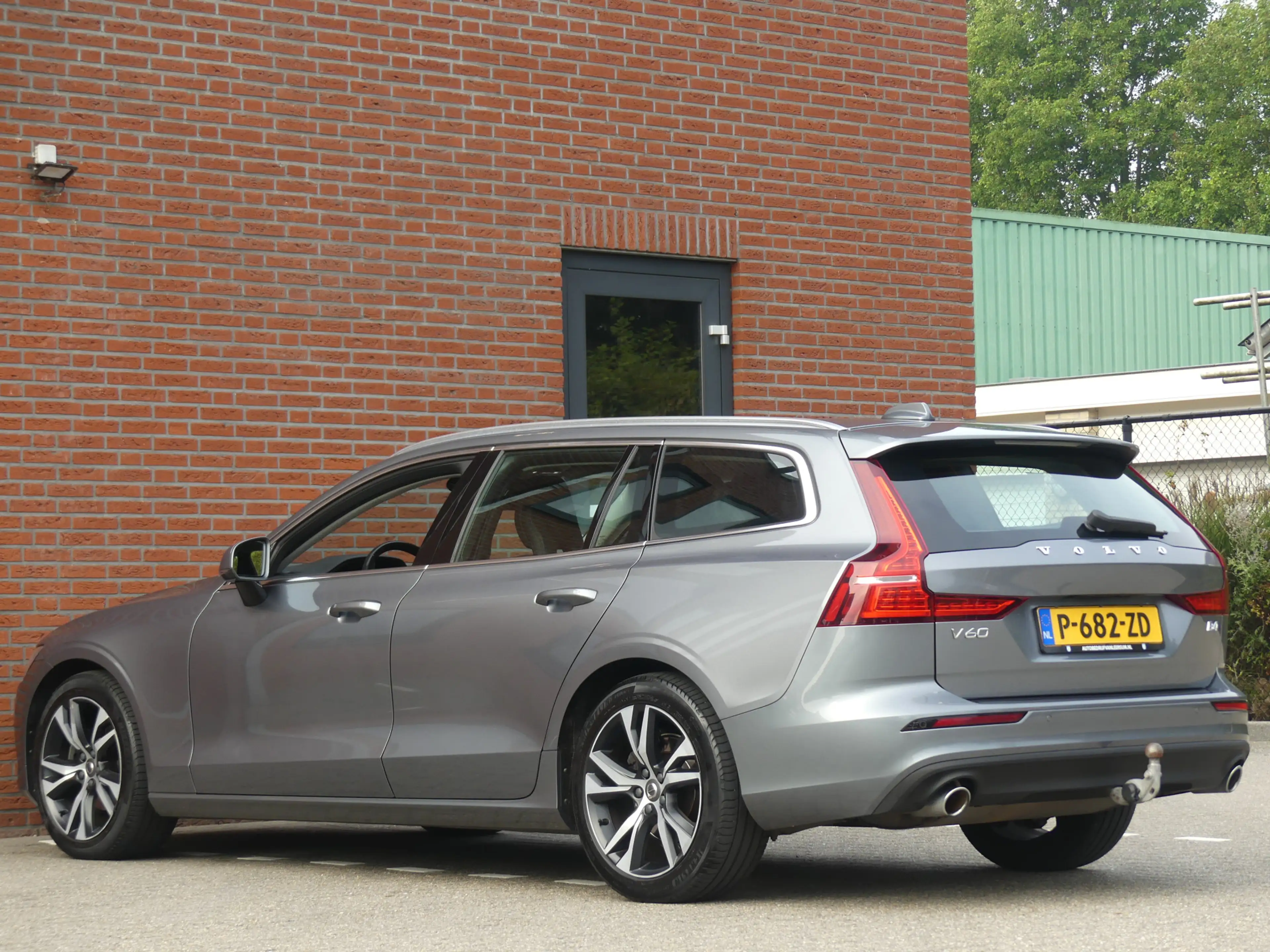 Volvo V60 2.0 B4 Momentum Trekhaak/LED/PDC/Navigatie — photo 29