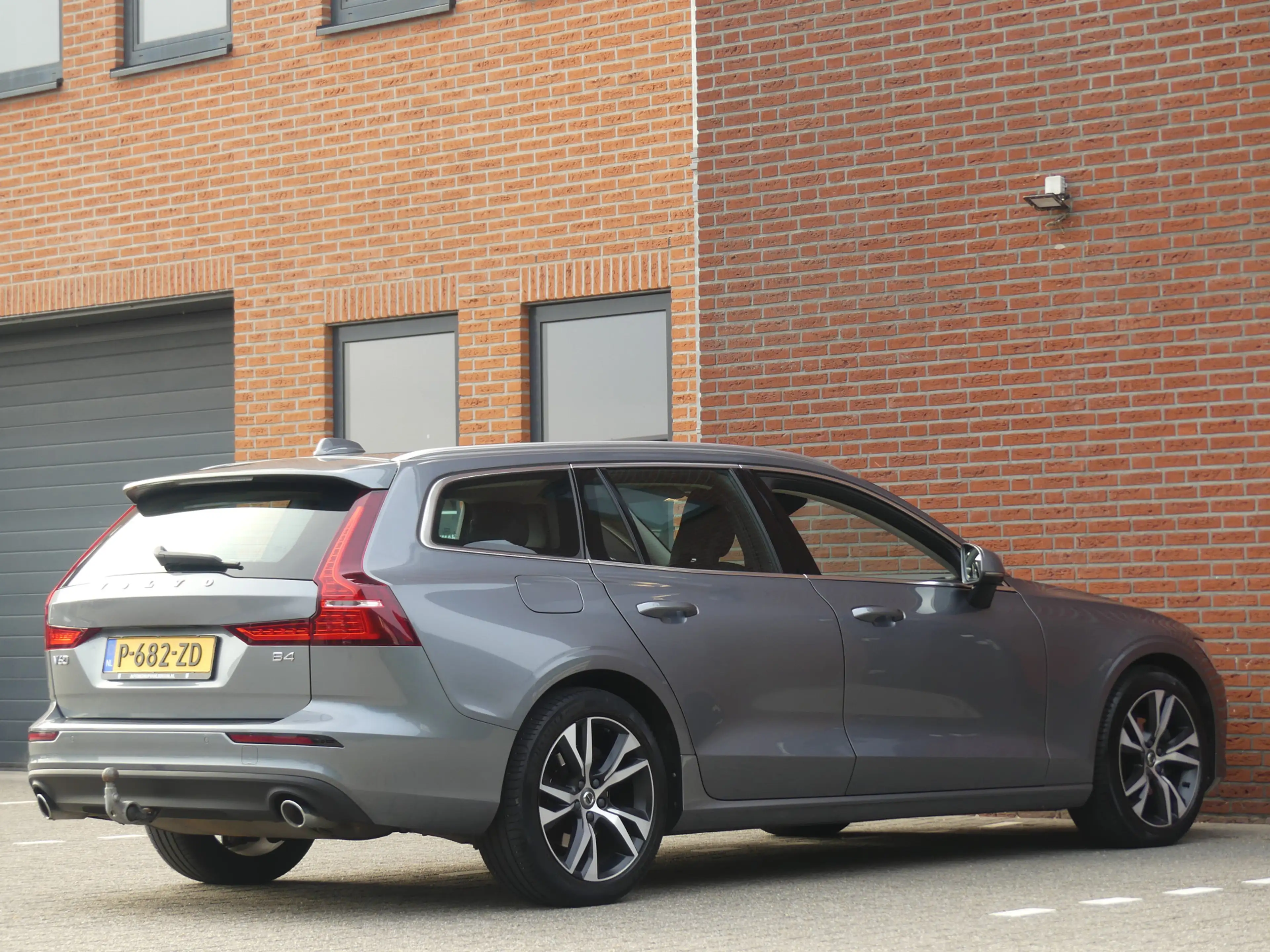 Volvo V60 2.0 B4 Momentum Trekhaak/LED/PDC/Navigatie — photo 31