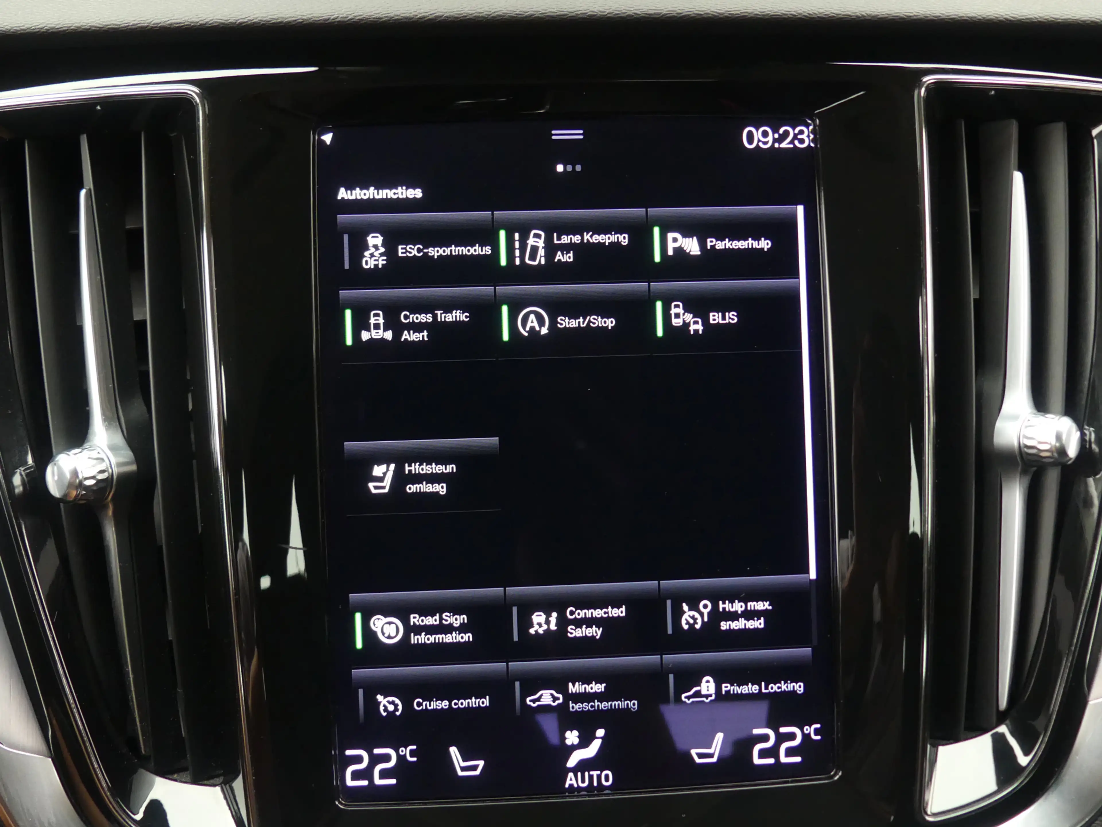 Volvo V60 2.0 B4 Momentum Trekhaak/LED/PDC/Navigatie — photo 20