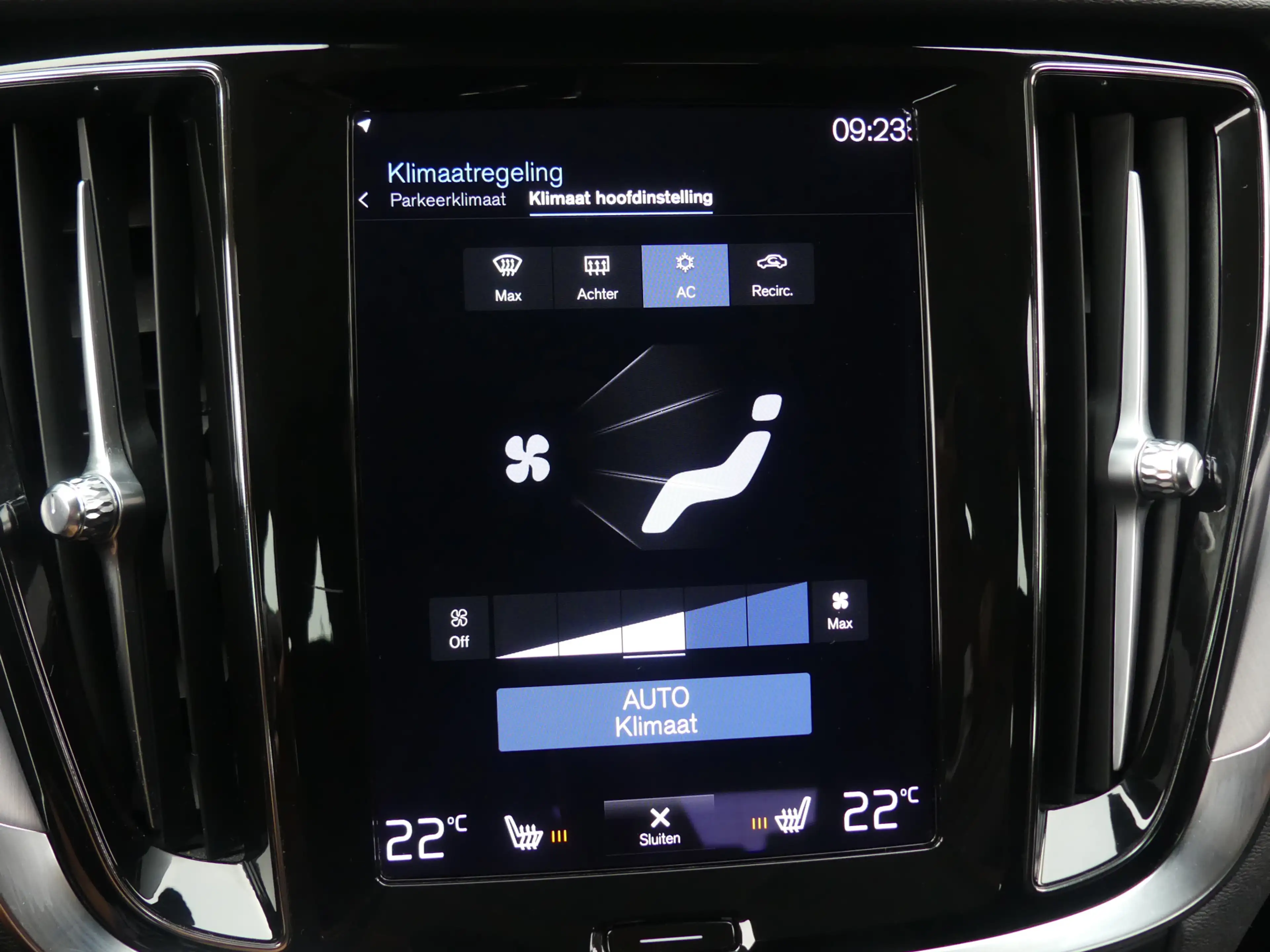 Volvo V60 2.0 B4 Momentum Trekhaak/LED/PDC/Navigatie — photo 21