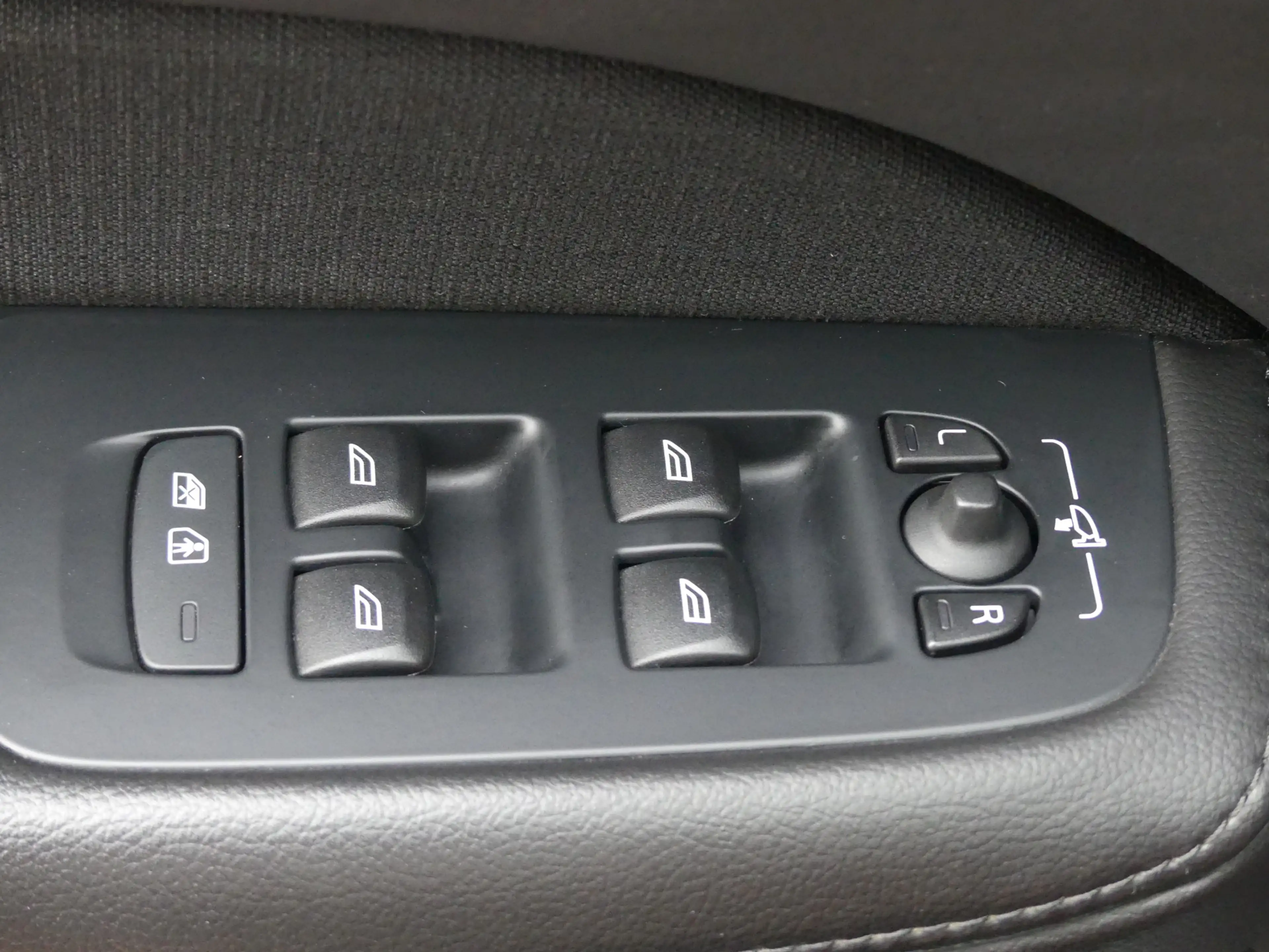 Volvo V60 2.0 B4 Momentum Trekhaak/LED/PDC/Navigatie — photo 12