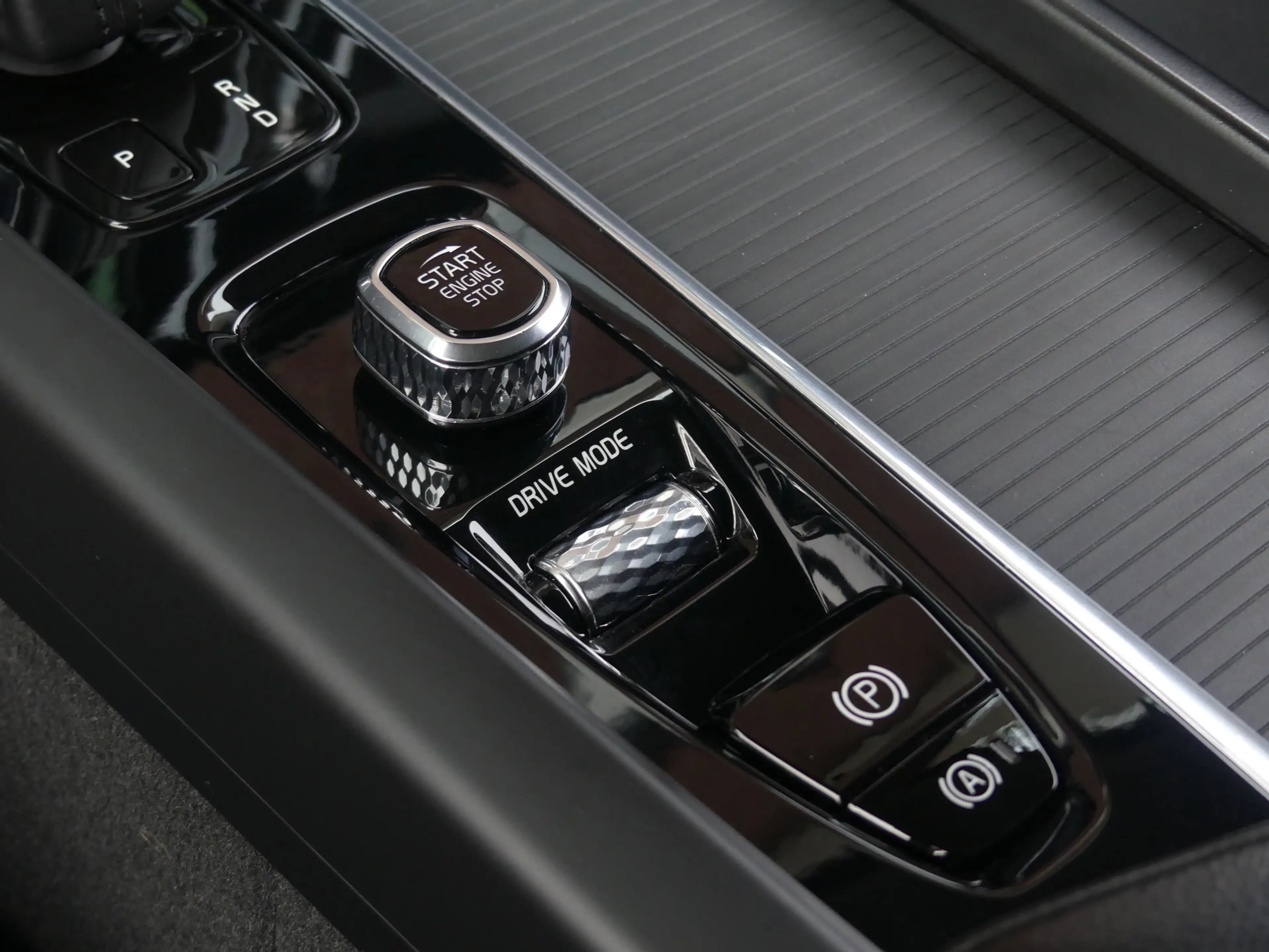Volvo V60 2.0 B4 Momentum Trekhaak/LED/PDC/Navigatie — photo 23