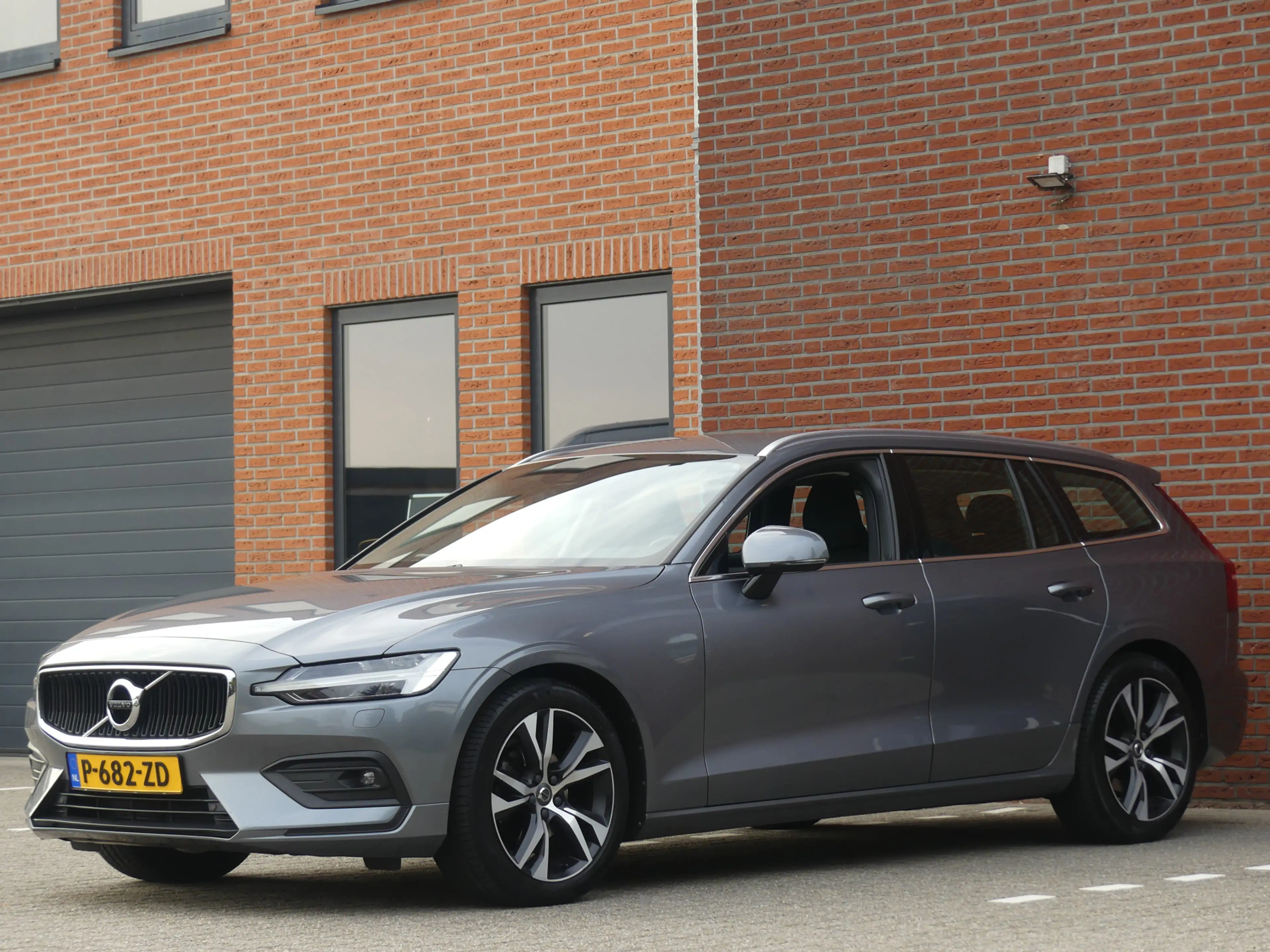 Volvo V60 2.0 B4 Momentum Trekhaak/LED/PDC/Navigatie — photo 28