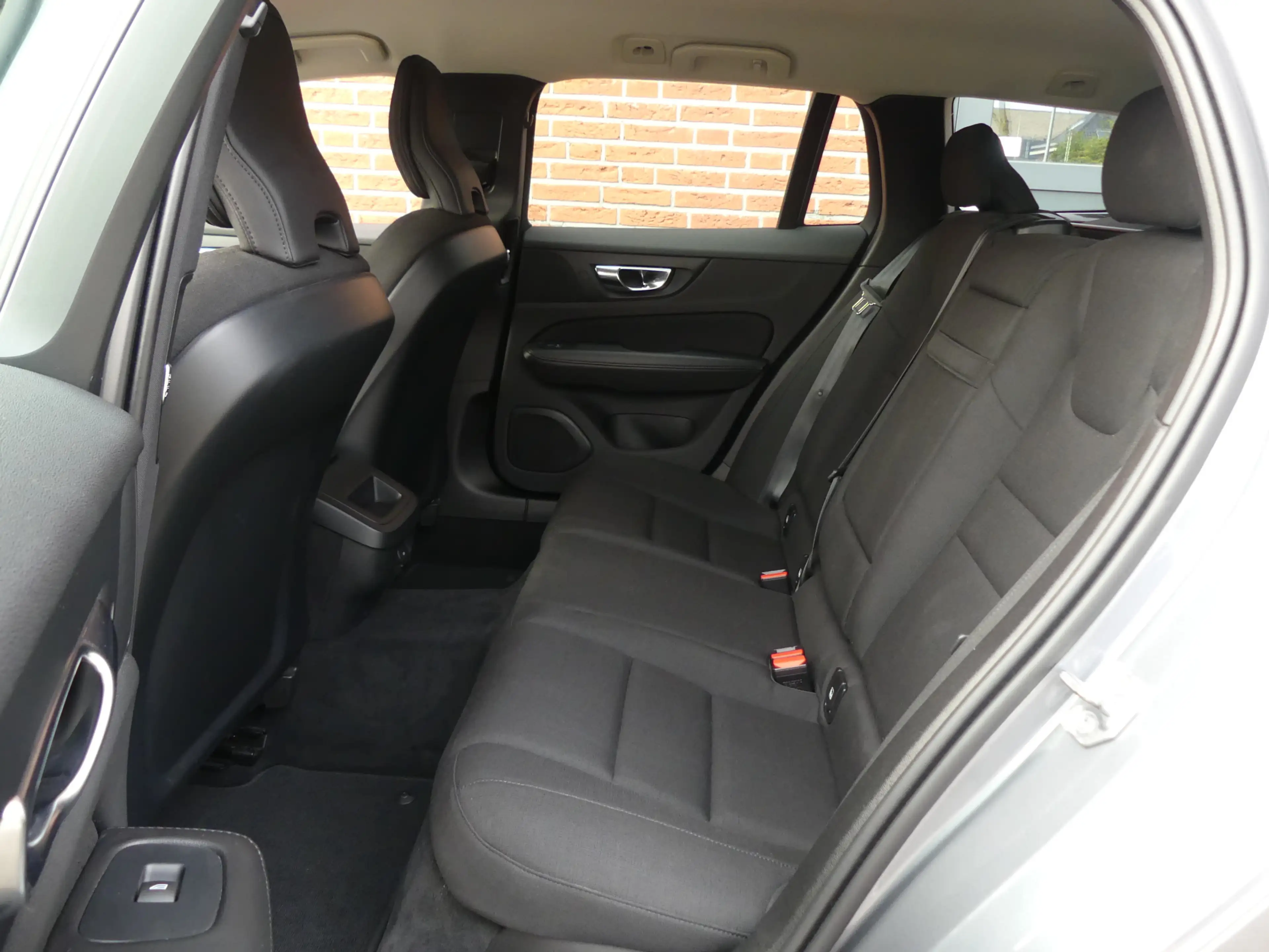 Volvo V60 2.0 B4 Momentum Trekhaak/LED/PDC/Navigatie — photo 6