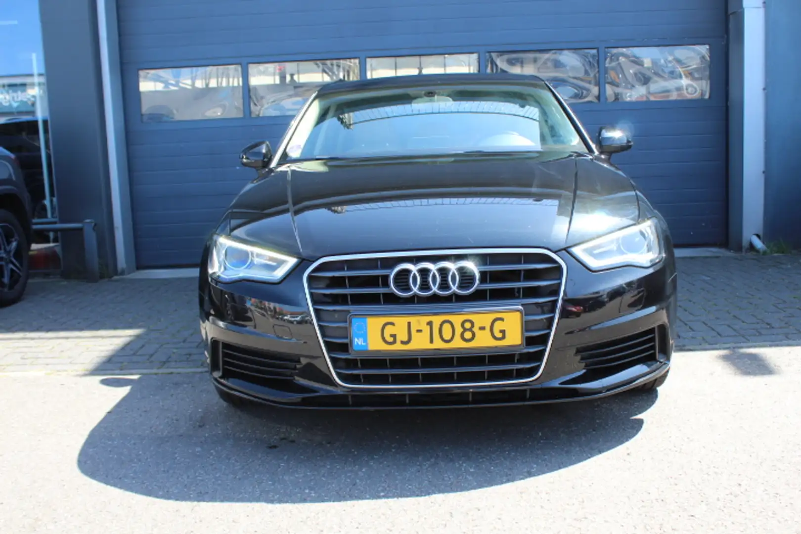 Audi A3 Limousine 1.4 TFSI CoD Ambiente Pro Line Plus Auto Negro - 2