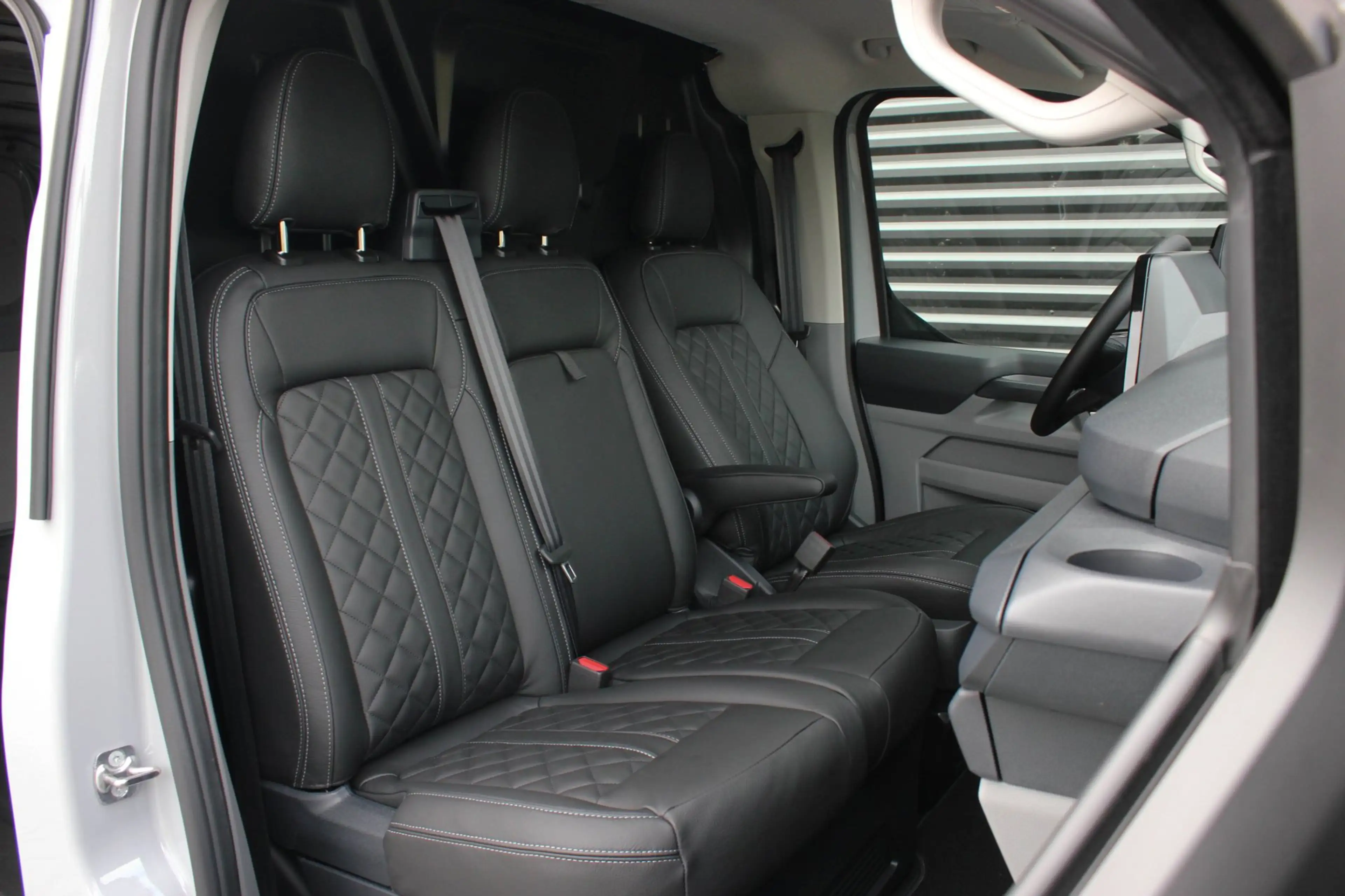 Ford E-Transit Cust. 340 L2H1 Limited 71 kWh 218PK / RAPTOR EDITO — photo 34