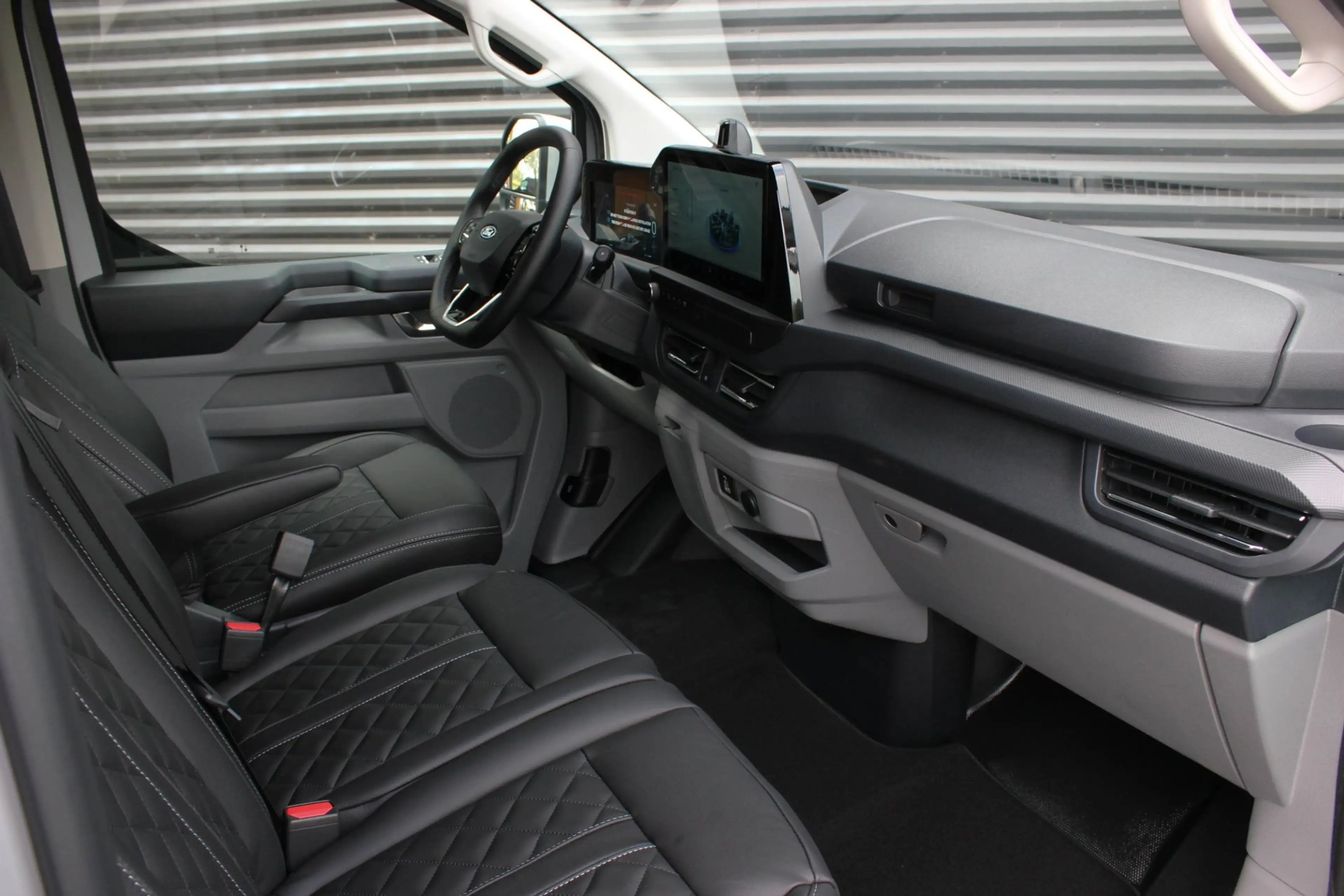 Ford E-Transit Cust. 340 L2H1 Limited 71 kWh 218PK / RAPTOR EDITO — photo 19