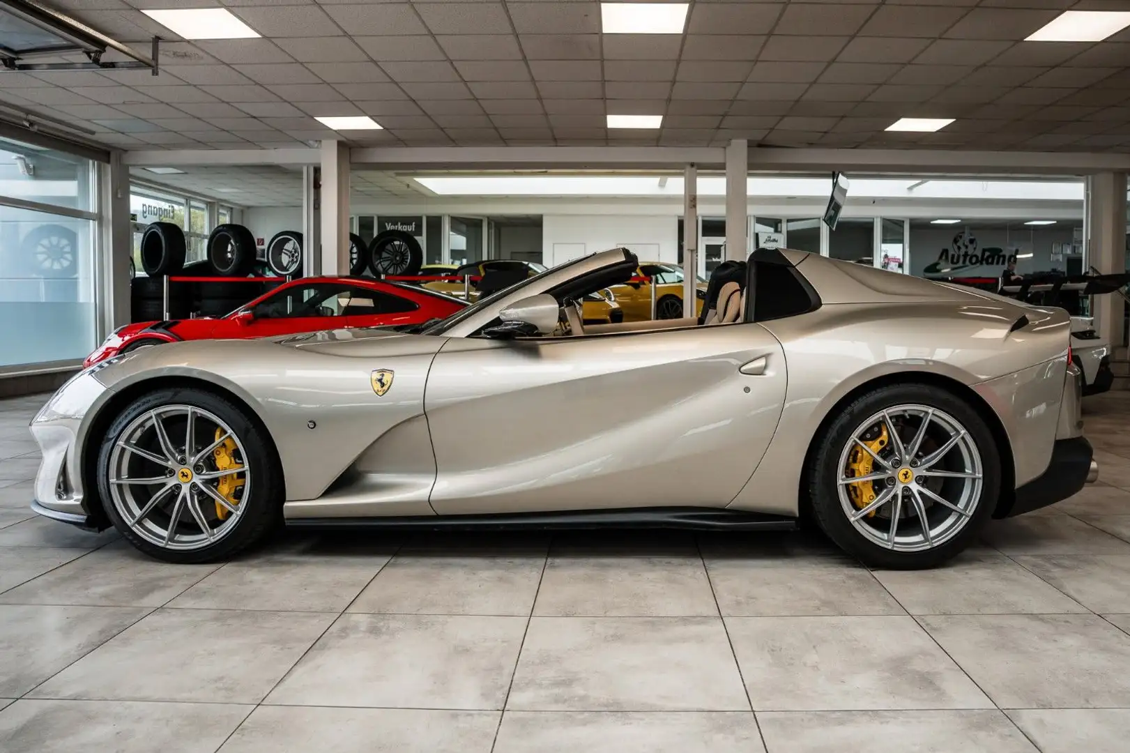 Ferrari 812 GTS*7xCarbon Int*LIFT*JBL*360°*Grigio Ingrid Béžová - 2