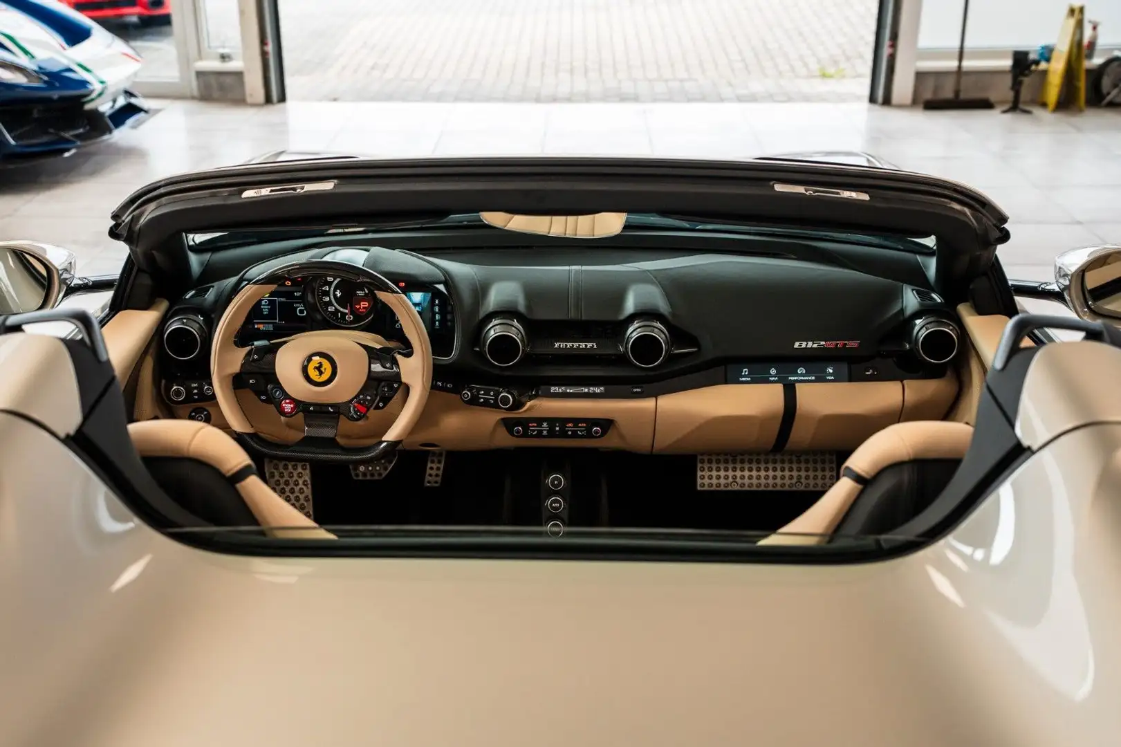 Ferrari 812 GTS*7xCarbon Int*LIFT*JBL*360°*Grigio Ingrid Béžová - 1