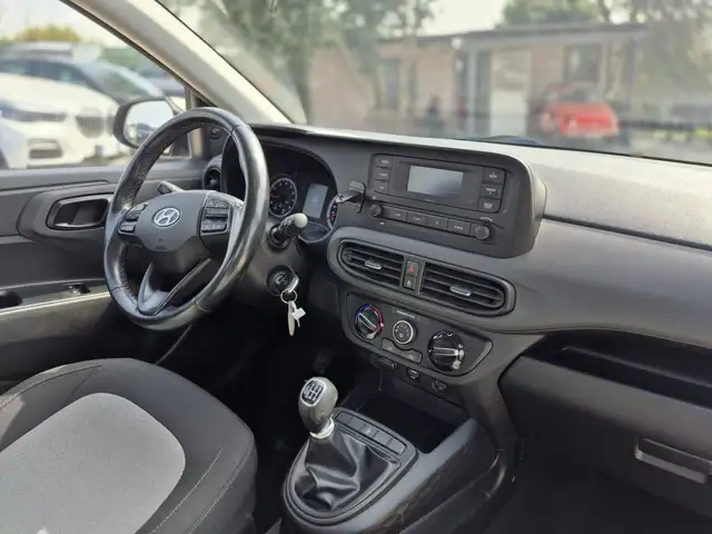 Hyundai I10 view 10