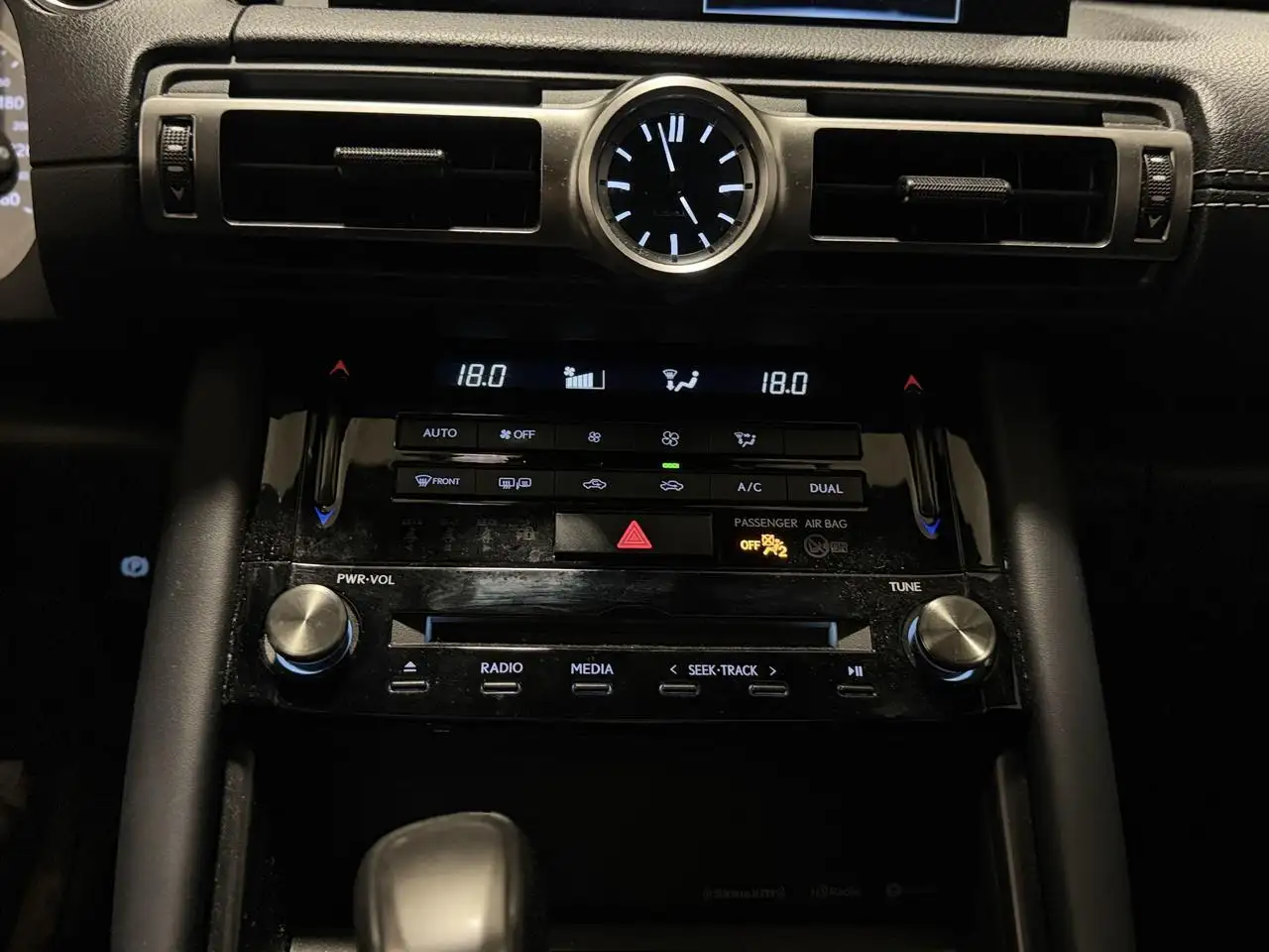 Lexus IS снимка Lexus IS