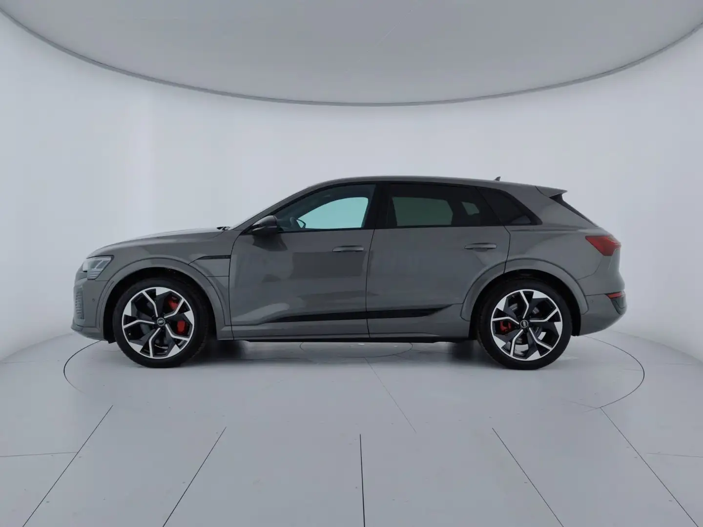 Audi SQ8 e-tron SQ8 SPB e-tron sport attitude Šedá - 2