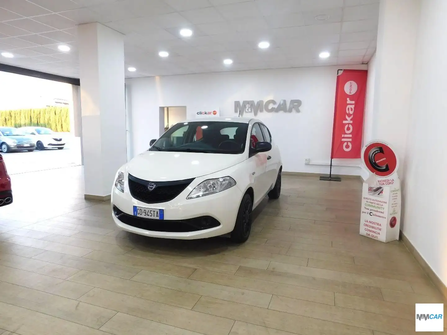 Lancia Ypsilon 1.0 FireFly 5p.S&S Hybrid Silver Blanc - 2
