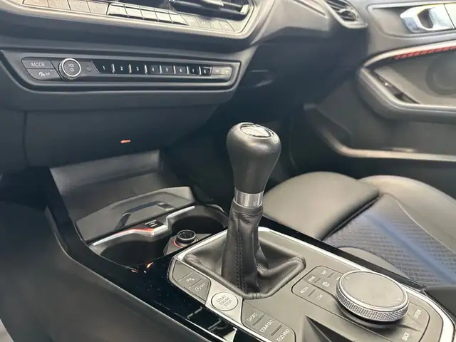 BMW 1 Series view 10