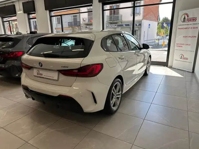 BMW 1 Series view 4