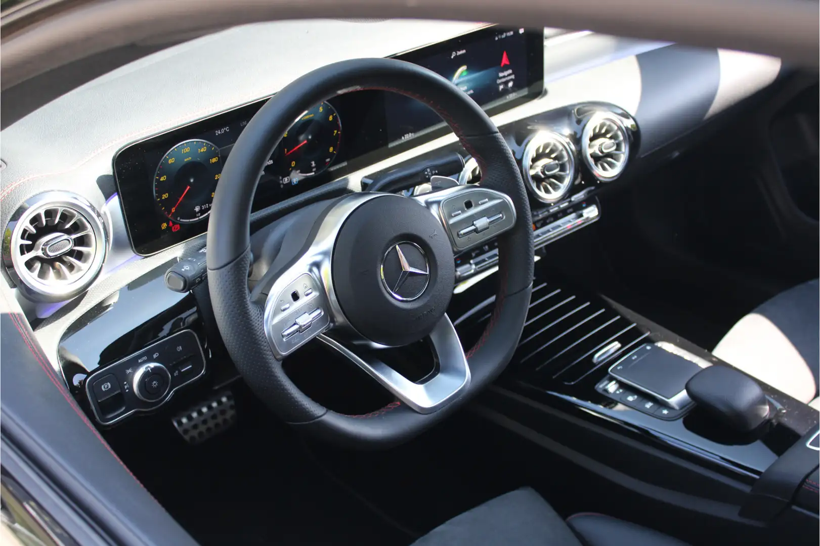 Mercedes-Benz CLA 200 AMG Night | Pano | Memory | Designo Grijs - 2