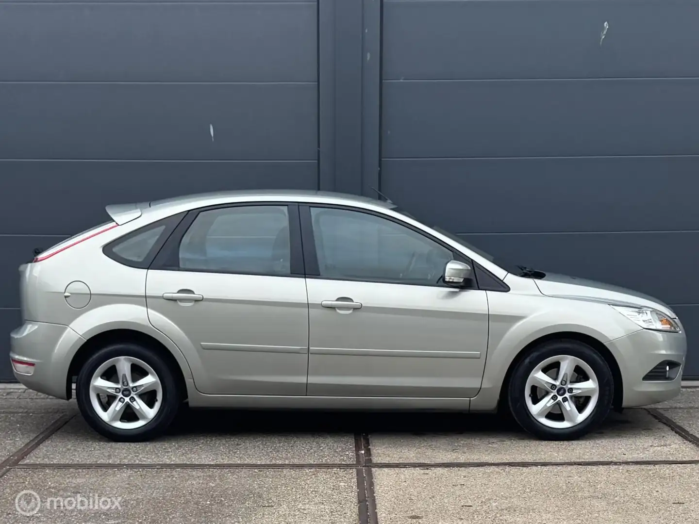 Ford Focus 1.6 Trend 5 deurs - AIRCO - LM VELGEN - VERWARMDE Grijs - 2