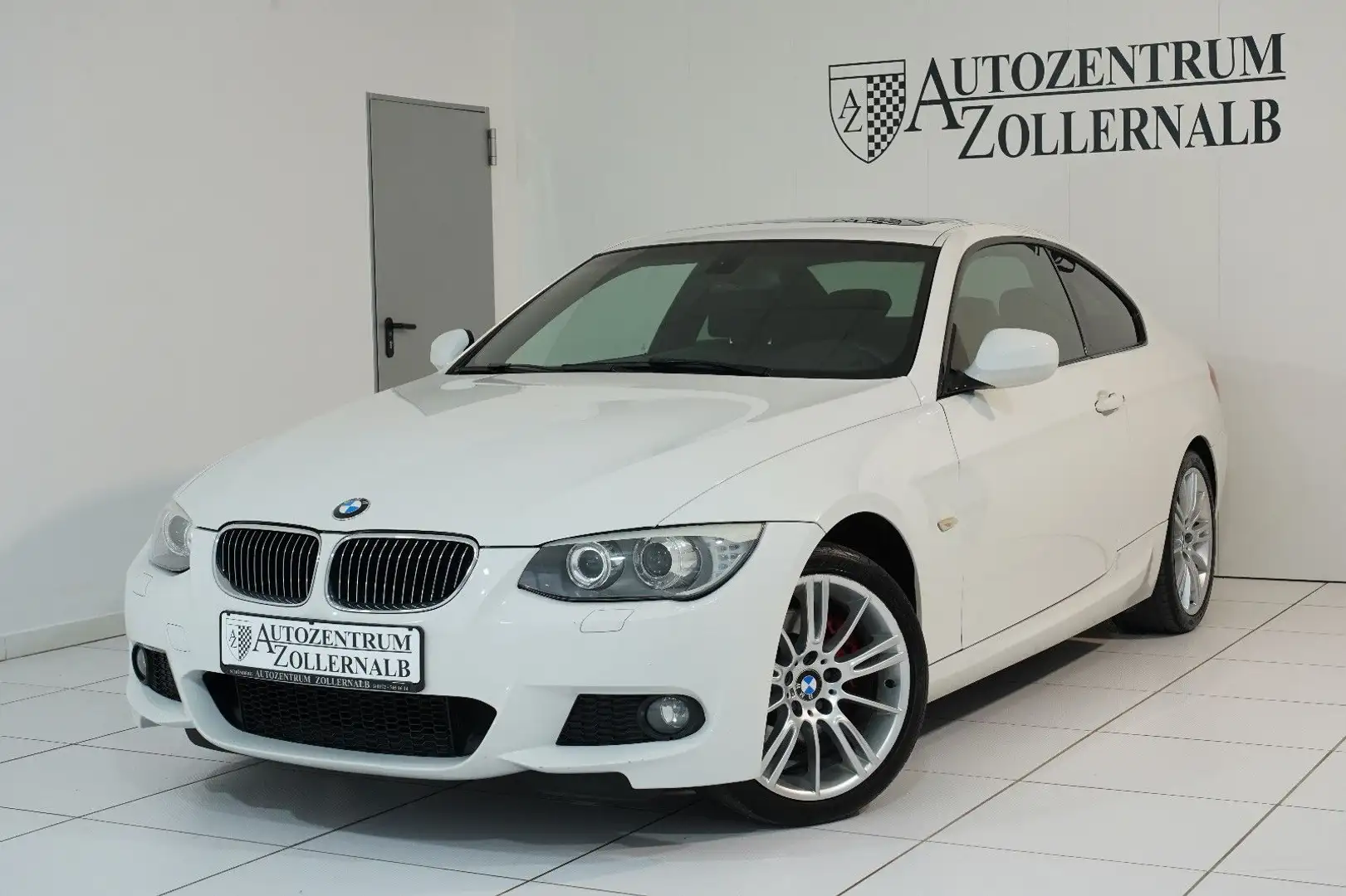 BMW 330 i Coupe xDr M-Sport *SCHALTER*1.HAND*DEUTSCH* Bílá - 1