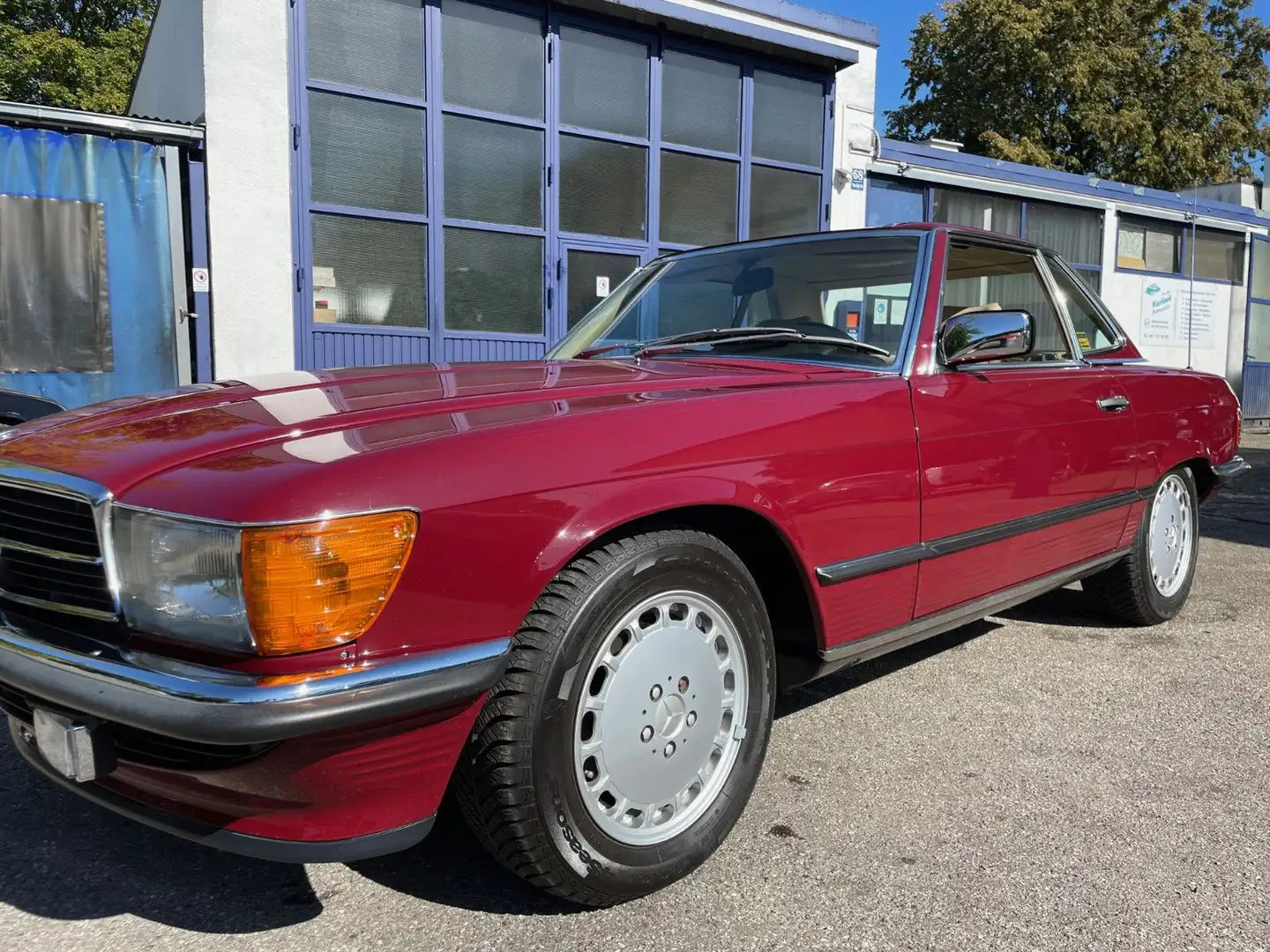 Mercedes-Benz 300 SL W107 Schaltgetriebe im Topzustand Rot - 1